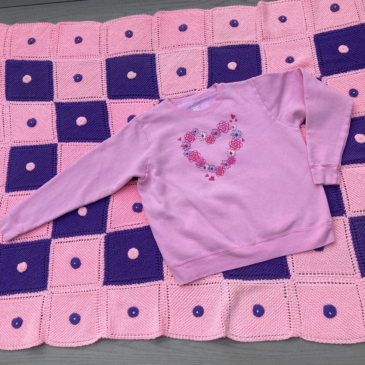 Vintage Y2K grandma sweatshirt hanes pink white floral |S-M| collared 2000s heart pastel