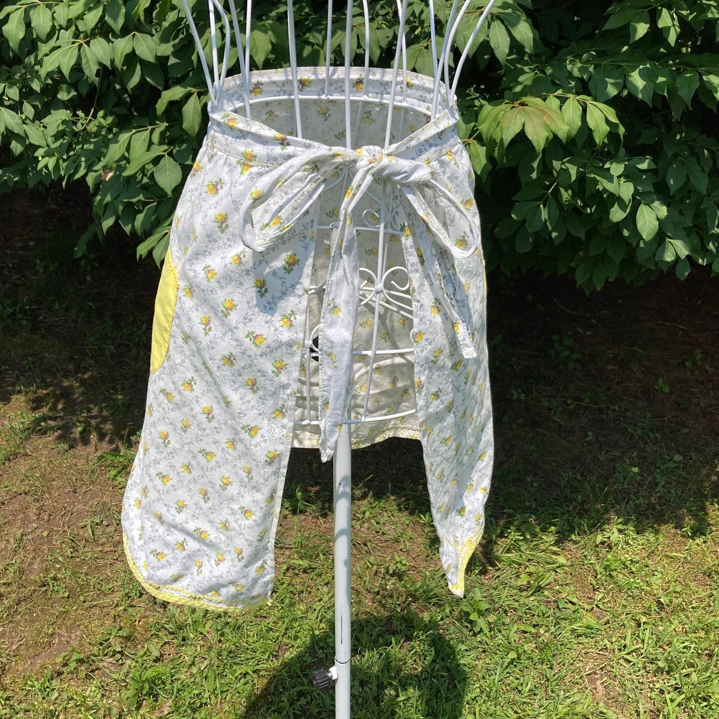 Vintage vtg 60s 70s apron |S-M| half apron pockets yellow white floral pastel romantic