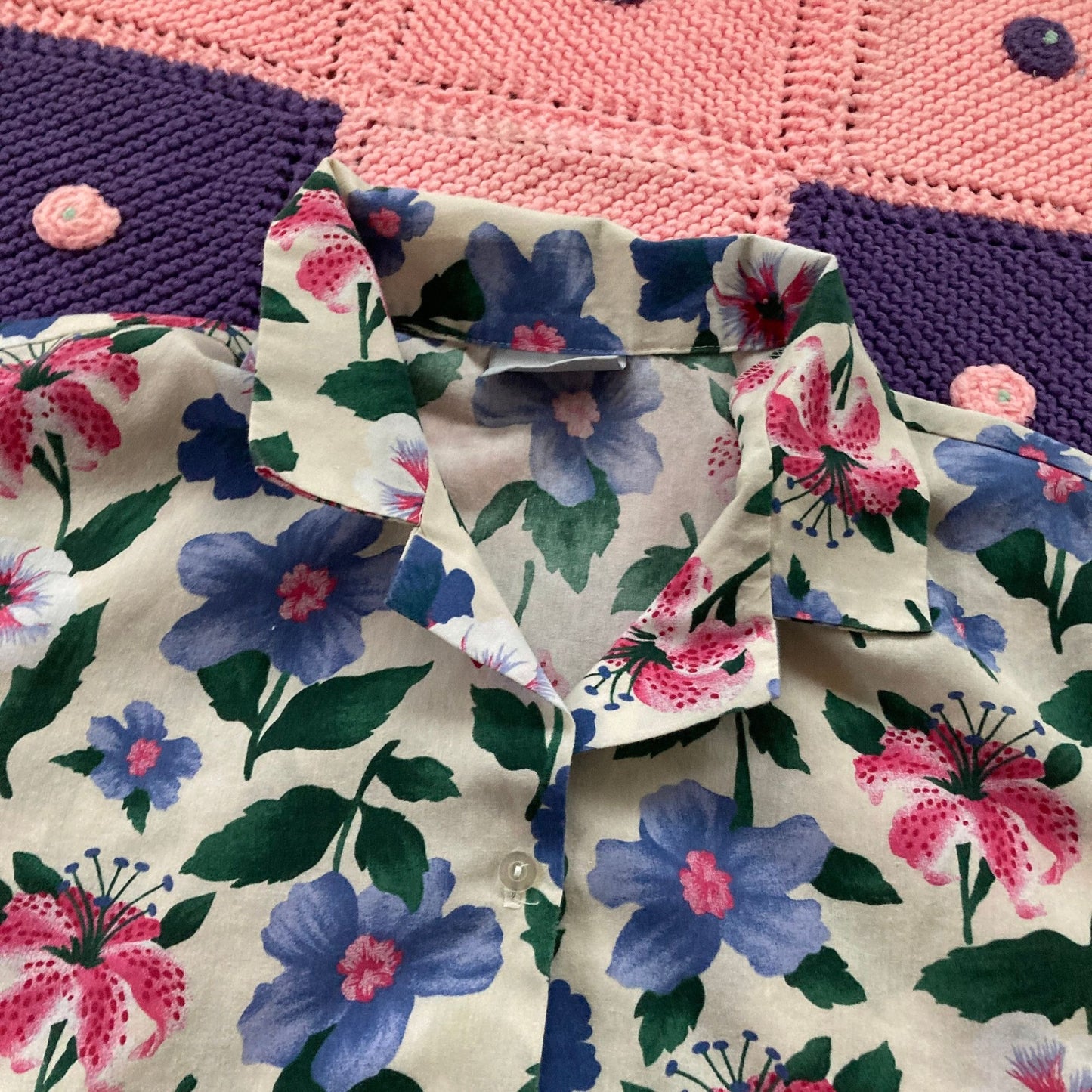 Vintage grandma shirt allover floral print button down short sleeve | L-XL |collar 90s blue white pink purple Blair