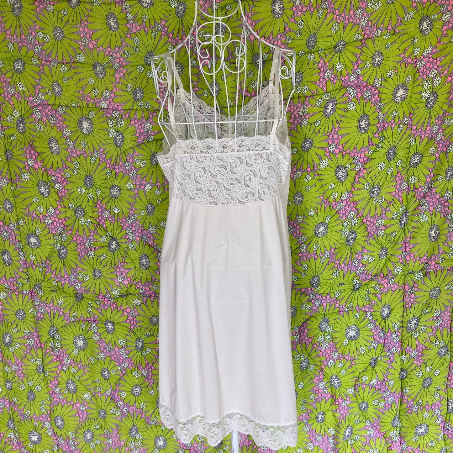 Vintage 50s 60s white full slip dress 1970s satin lace nylon | S-M | Vanity Fair