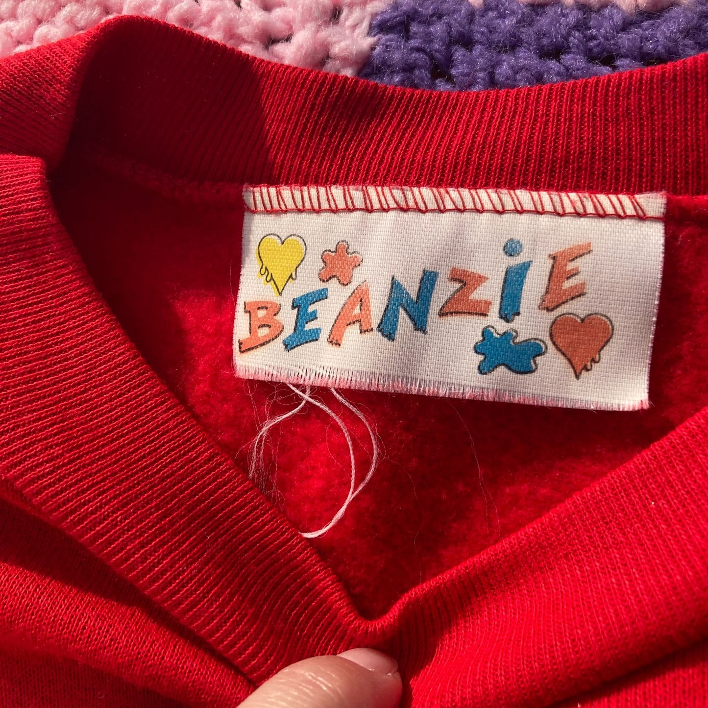 Vintage sweatshirt grandma 80s 90s dog white red fur raglan | S - M | soft 1990s Beanzie cute dog jingle bell