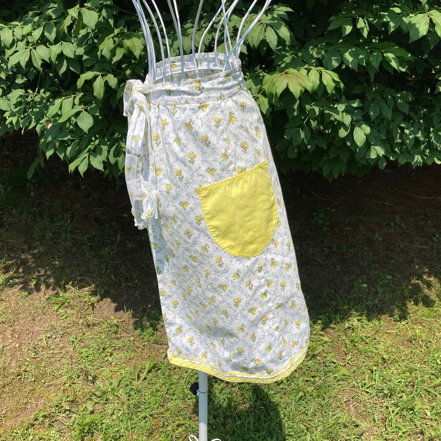 Vintage vtg 60s 70s apron |S-M| half apron pockets yellow white floral pastel romantic