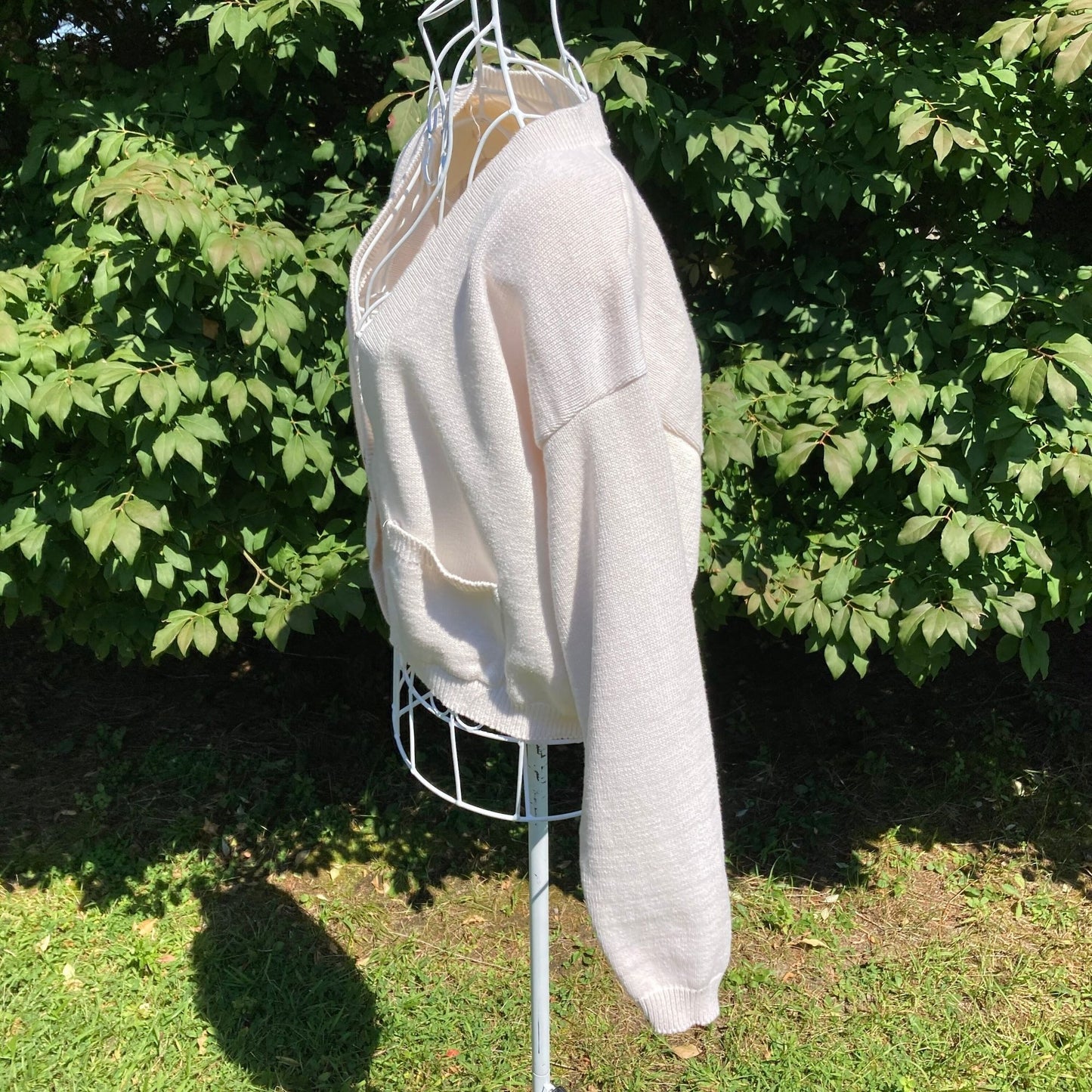 Vintage grandma cardigan sweater |M-L | 90s white oat cotton cottage v neck minimal cropped Big City
