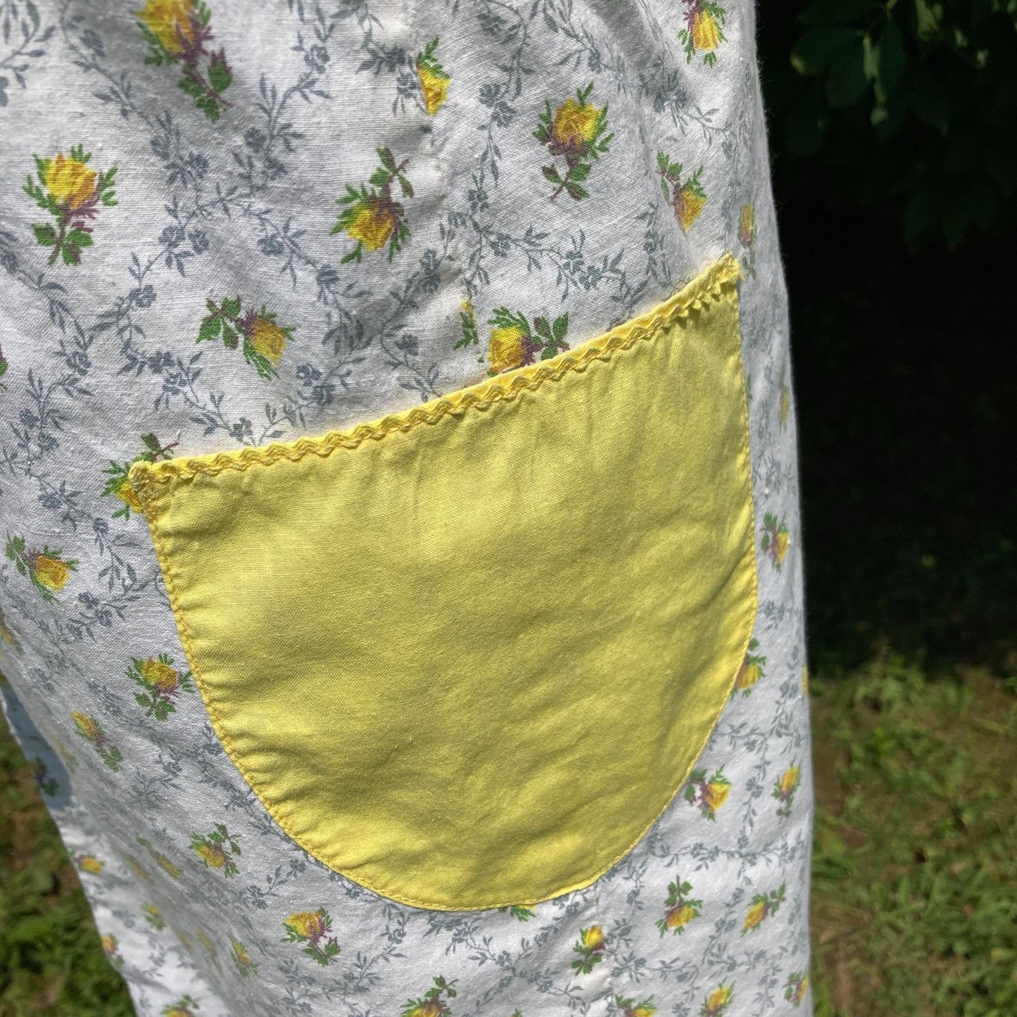 Vintage vtg 60s 70s apron |S-M| half apron pockets yellow white floral pastel romantic