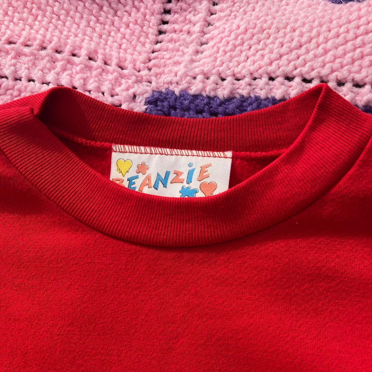 Vintage sweatshirt grandma 80s 90s dog white red fur raglan | S - M | soft 1990s Beanzie cute dog jingle bell