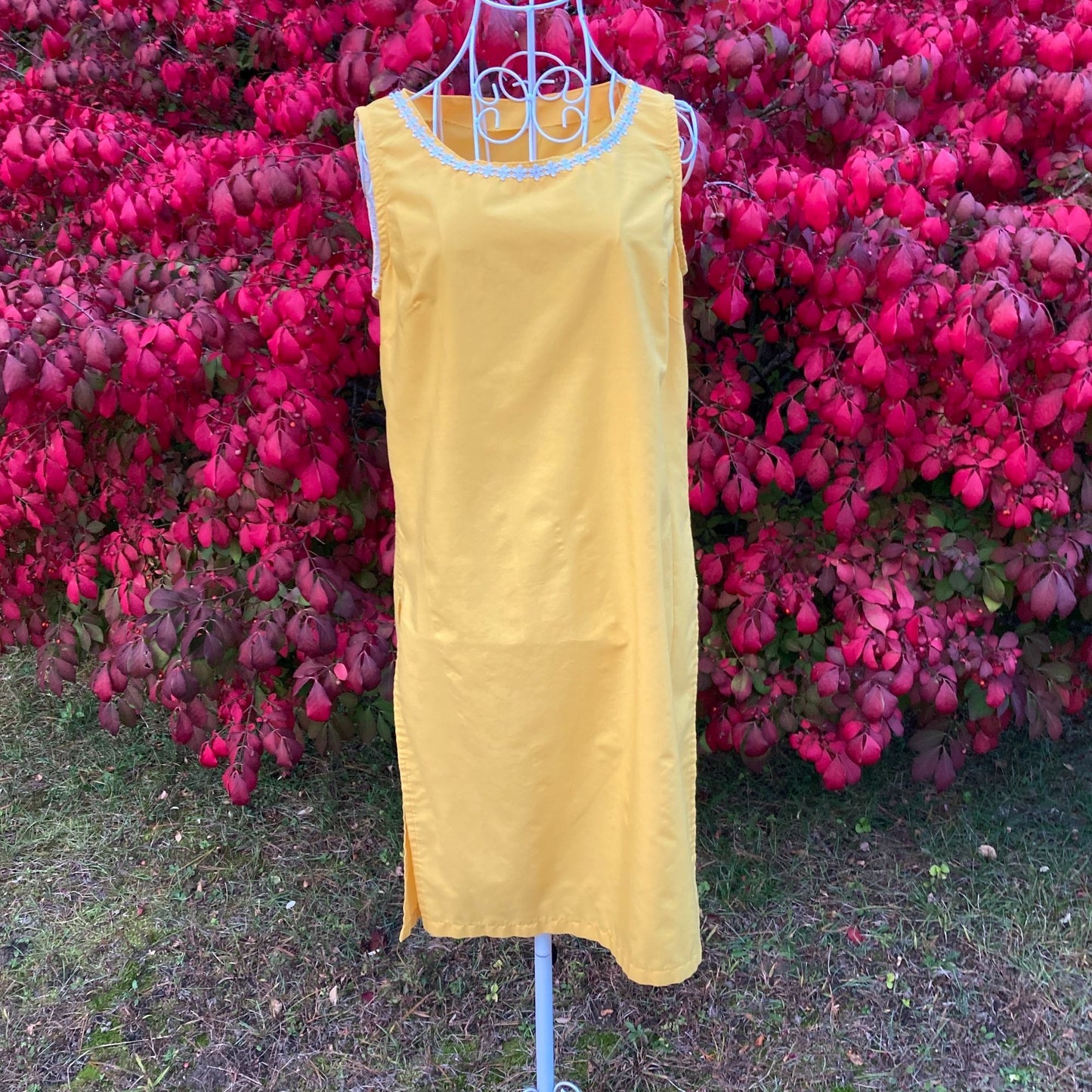 vtg vintage house dress tunic 60s yellow white white floral sleeveless