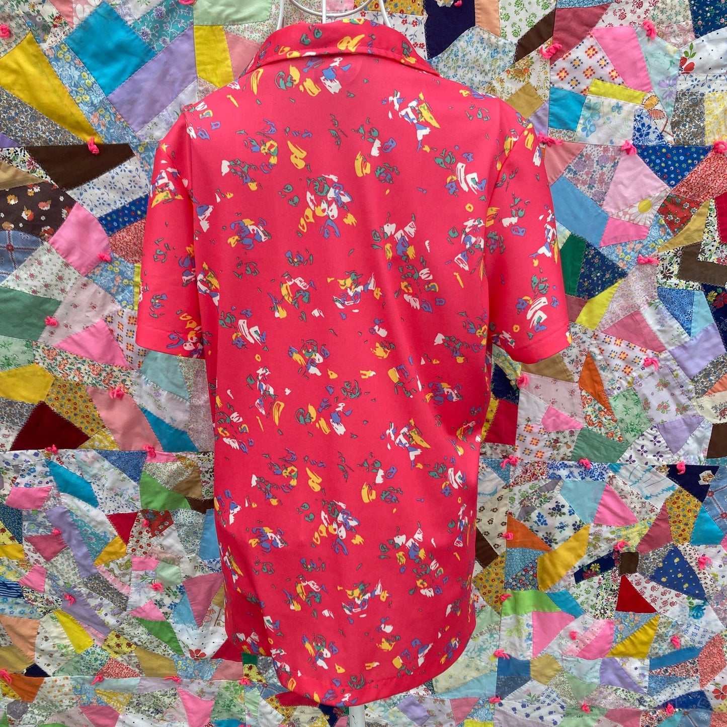 Vintage 70s top blouse collar 1970s short sleeve pink abstract Lewmar Creations