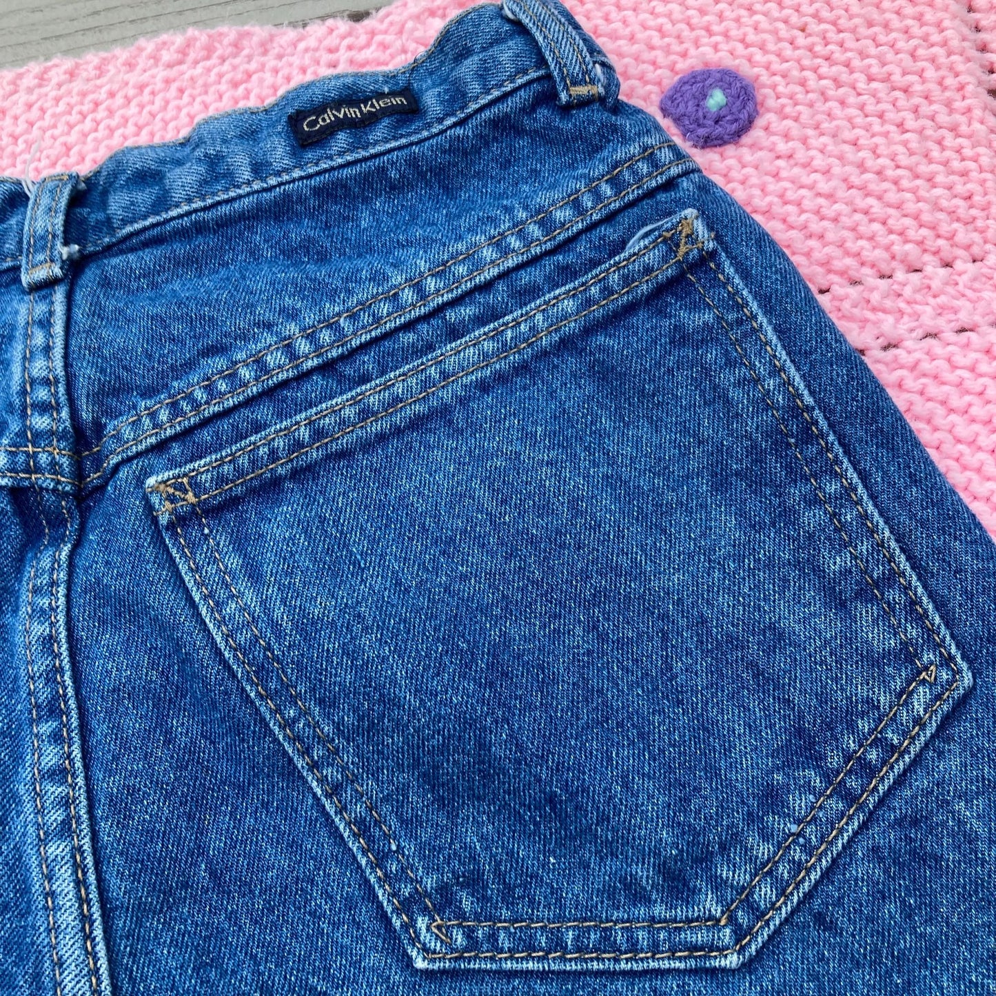 Vintage CK Calvin Klein 27”-28” dark medium wash high waisted jeans 90s high rise 100% cotton 1990s logo leather classic five pocket