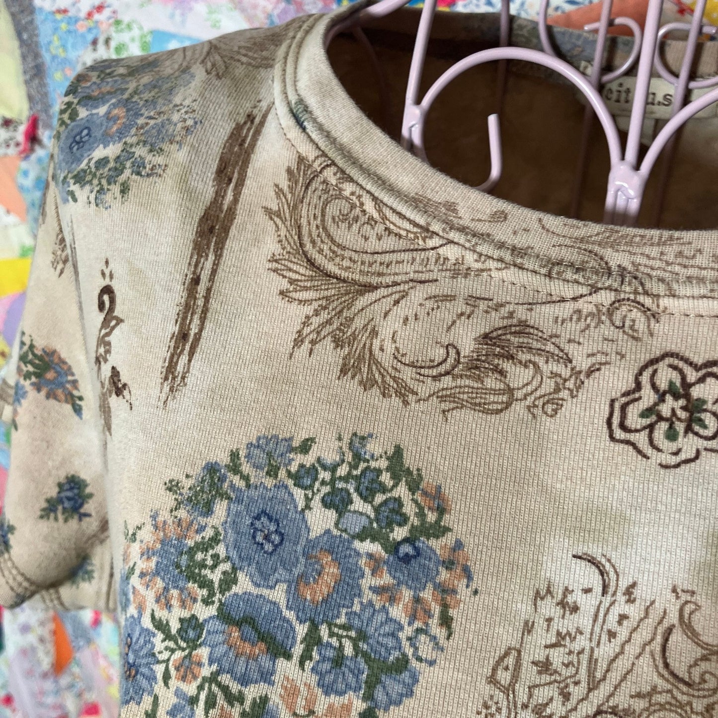 Vintage 90s/y2k top paisley floral tan beige 2000s 1990s crew neck short sleeve XCIT baby t shirt
