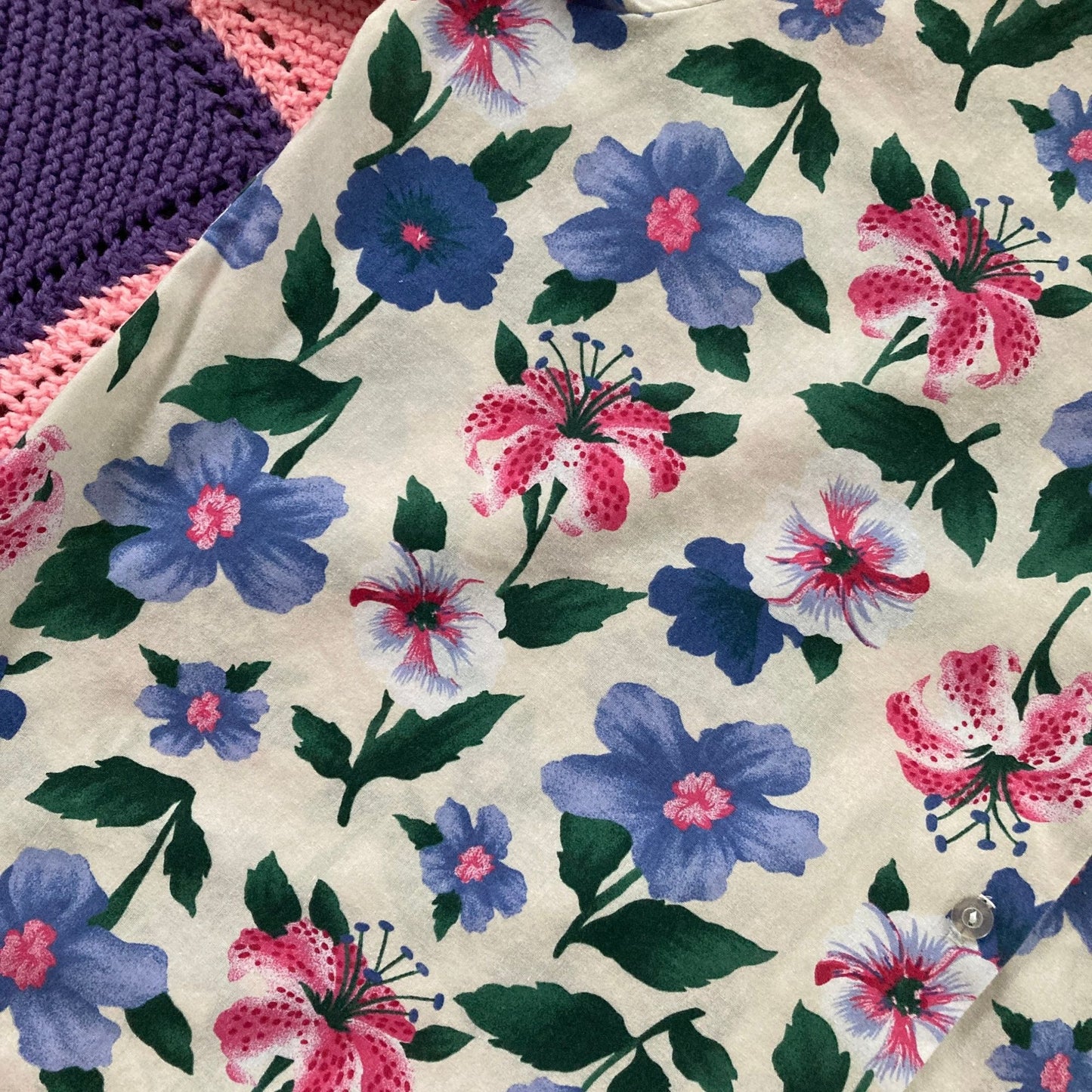 Vintage grandma shirt allover floral print button down short sleeve | L-XL |collar 90s blue white pink purple Blair