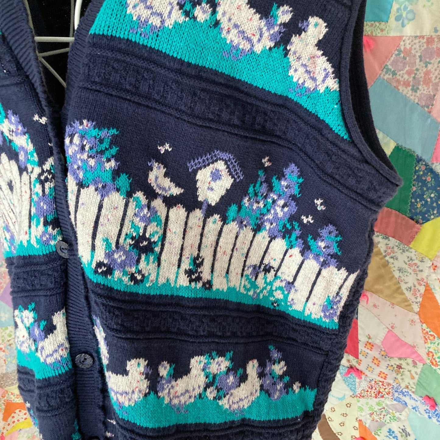 Vintage knit vest sweater bird duck garden | L-XL | grandma novelty 90s 1990s white blue floral birdhouse cottage heart Northern Reflections