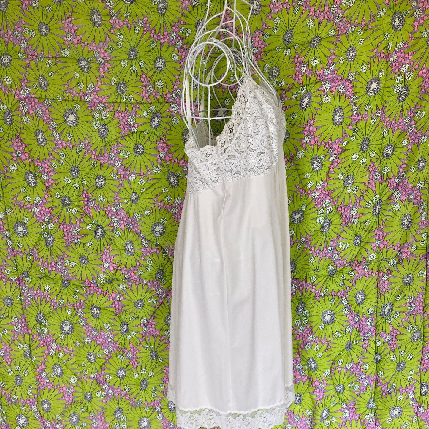Vintage 50s 60s white full slip dress 1970s satin lace nylon | S-M | Vanity Fair