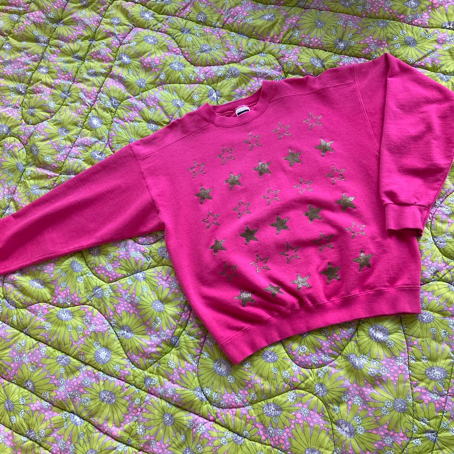 Vintage sweatshirt bright pink star graphic |S-M| cotton gold Tultex glitter