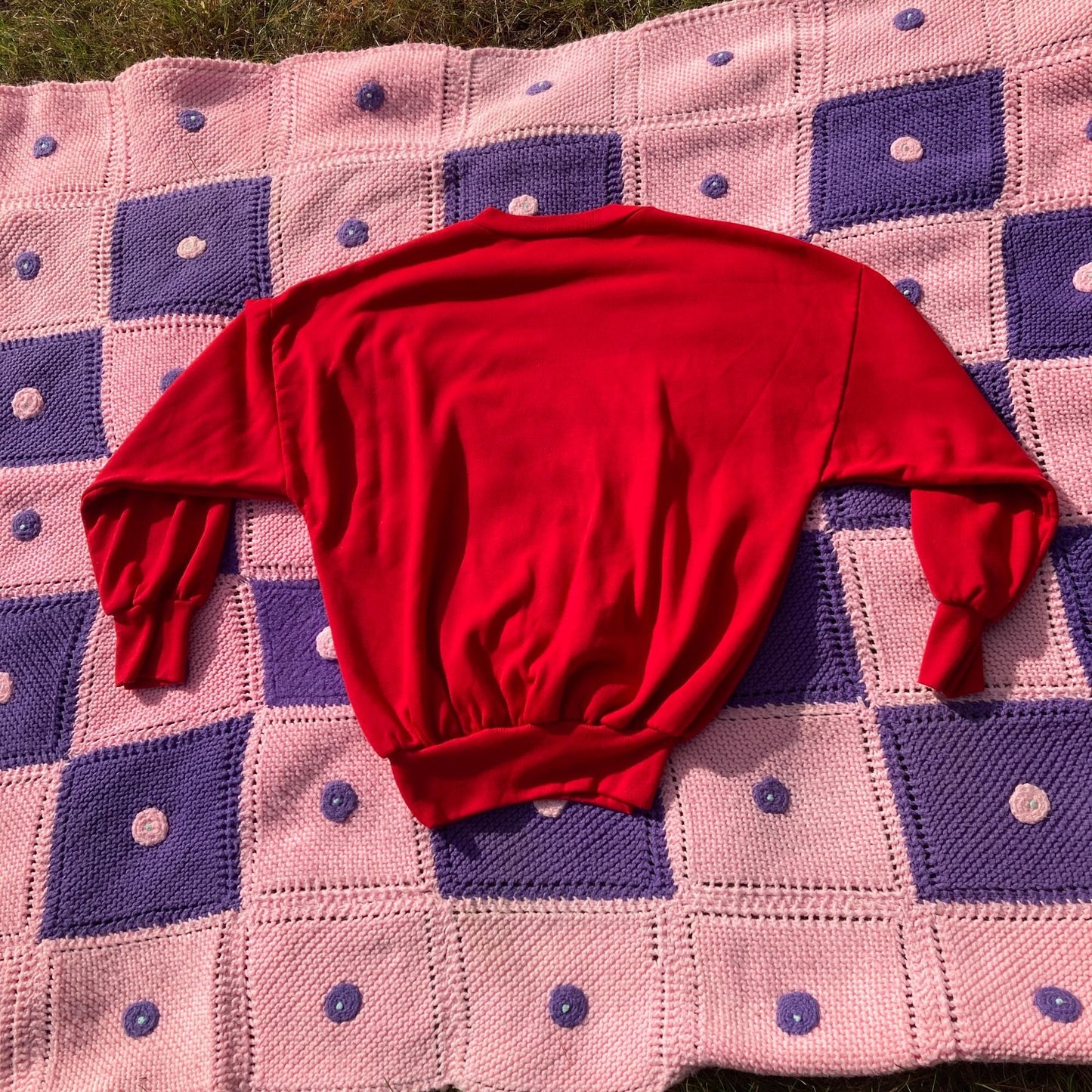 Vintage sweatshirt grandma 80s 90s dog white red fur raglan | S - M | soft 1990s Beanzie cute dog jingle bell
