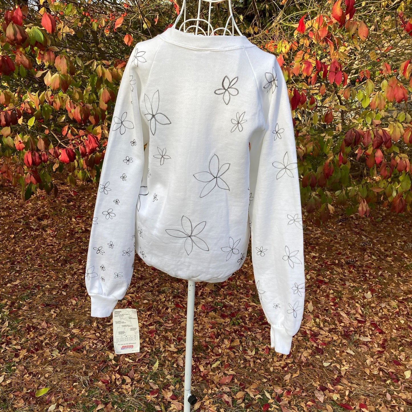 Vintage 80s 90s reworked sweatshirt |XS-M| black white all over floral graphic hand drawn deadstock raglan usa made 1980s 50/50 Jerzees