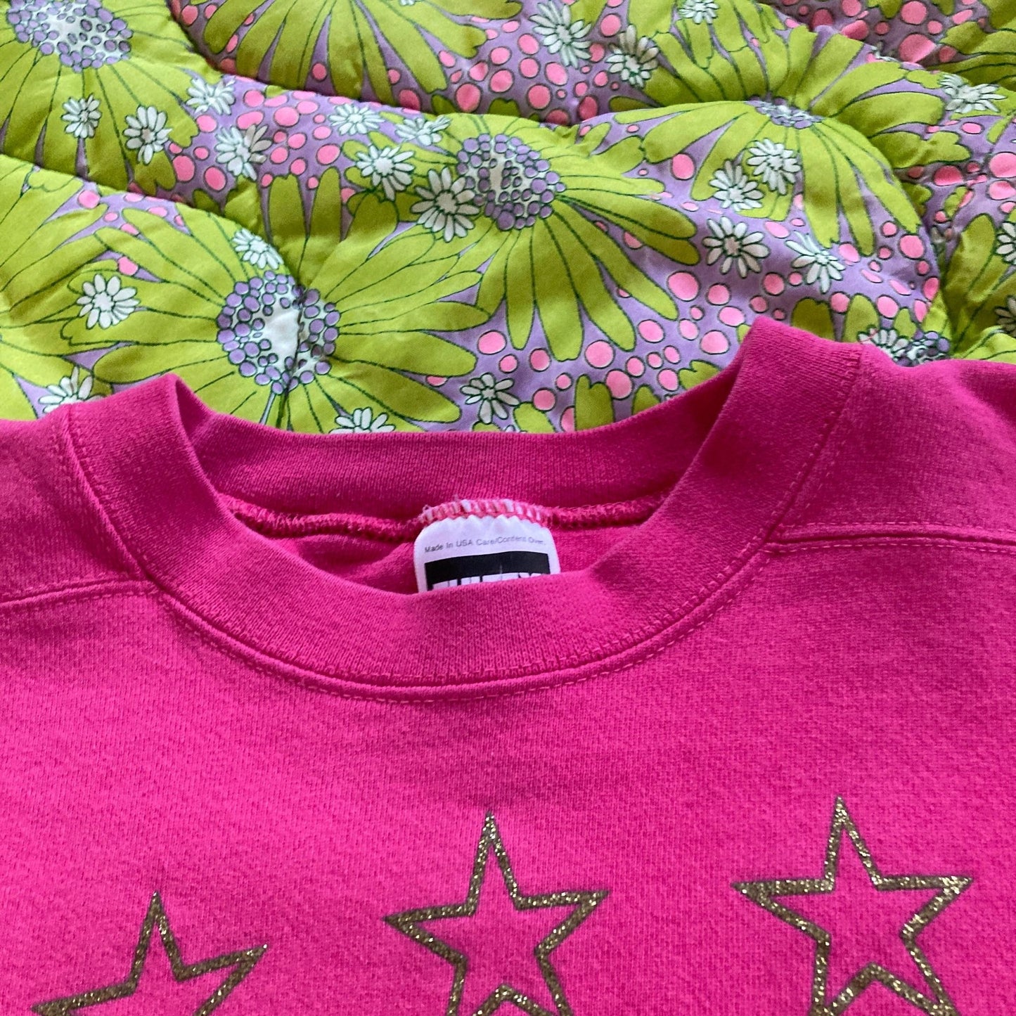 Vintage sweatshirt bright pink star graphic |S-M| cotton gold Tultex glitter