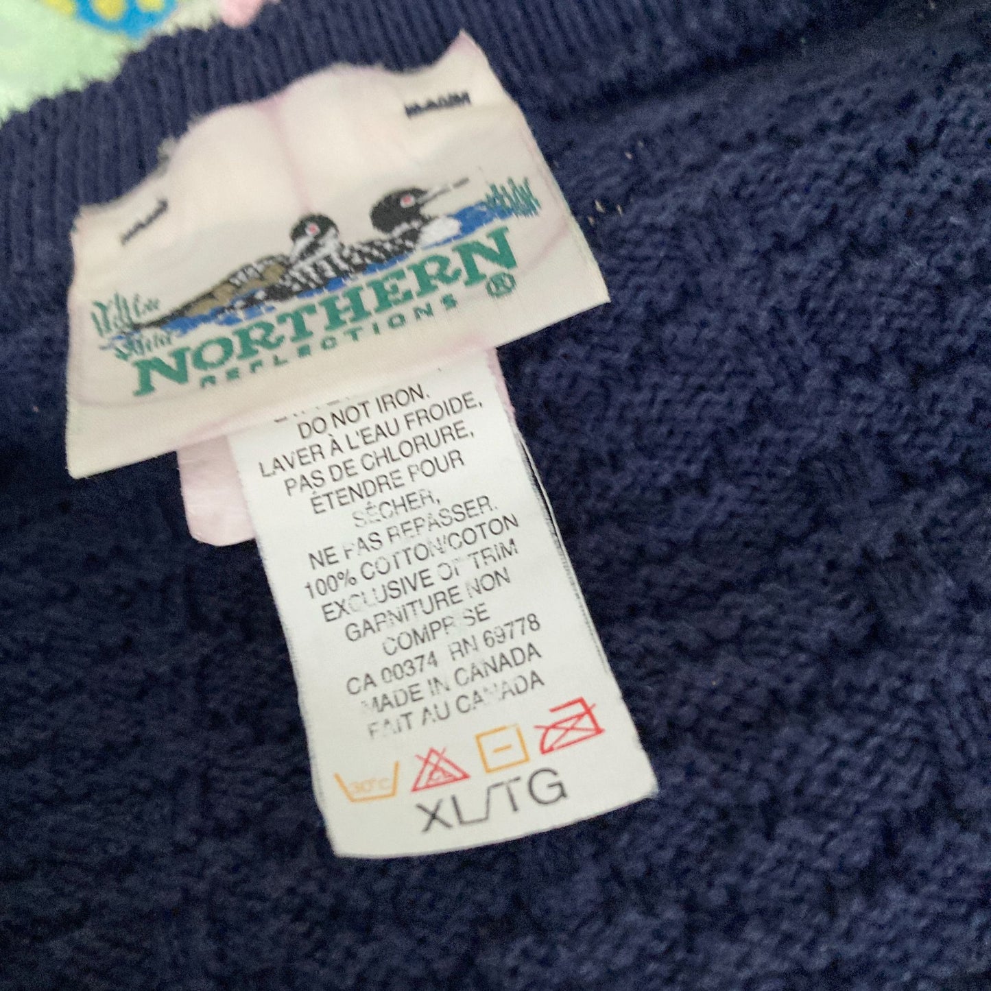 Vintage knit vest sweater bird duck garden | L-XL | grandma novelty 90s 1990s white blue floral birdhouse cottage heart Northern Reflections