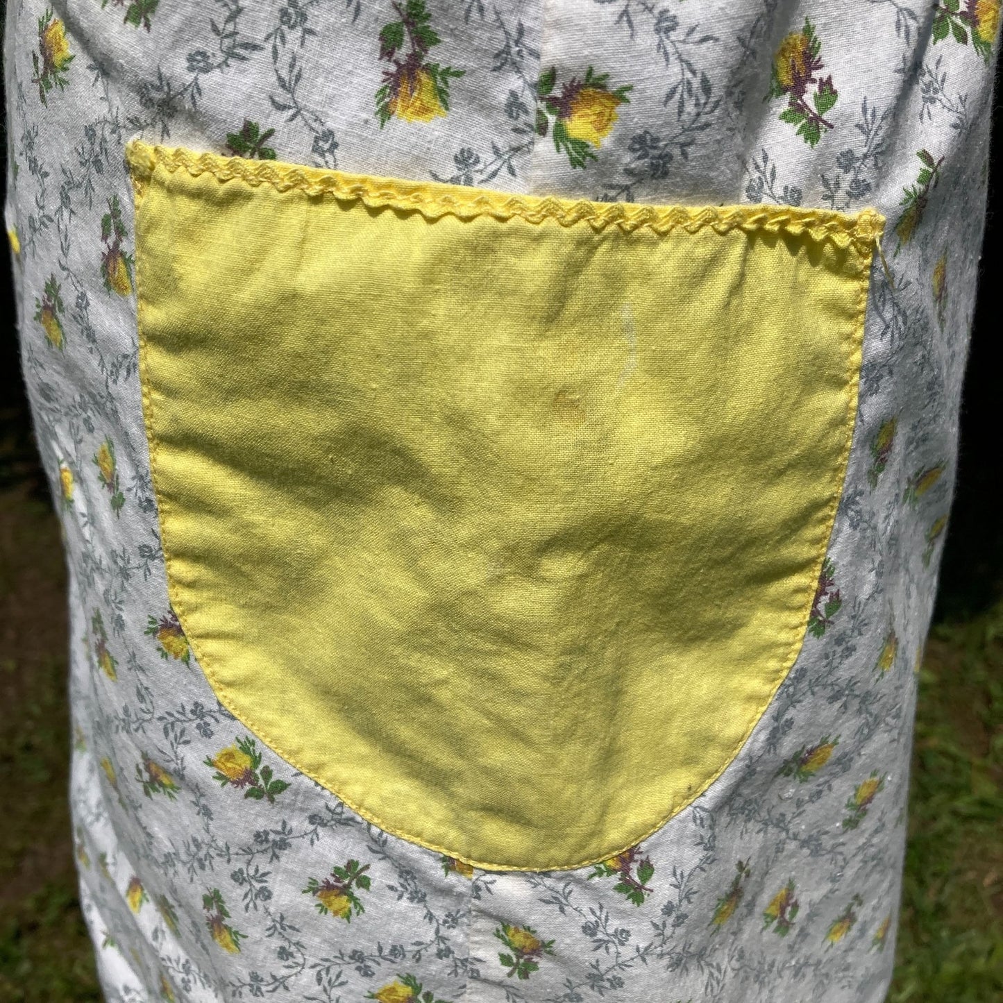 Vintage vtg 60s 70s apron |S-M| half apron pockets yellow white floral pastel romantic