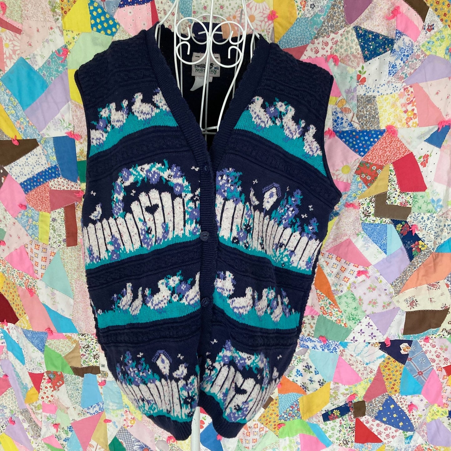 Vintage knit vest sweater bird duck garden | L-XL | grandma novelty 90s 1990s white blue floral birdhouse cottage heart Northern Reflections