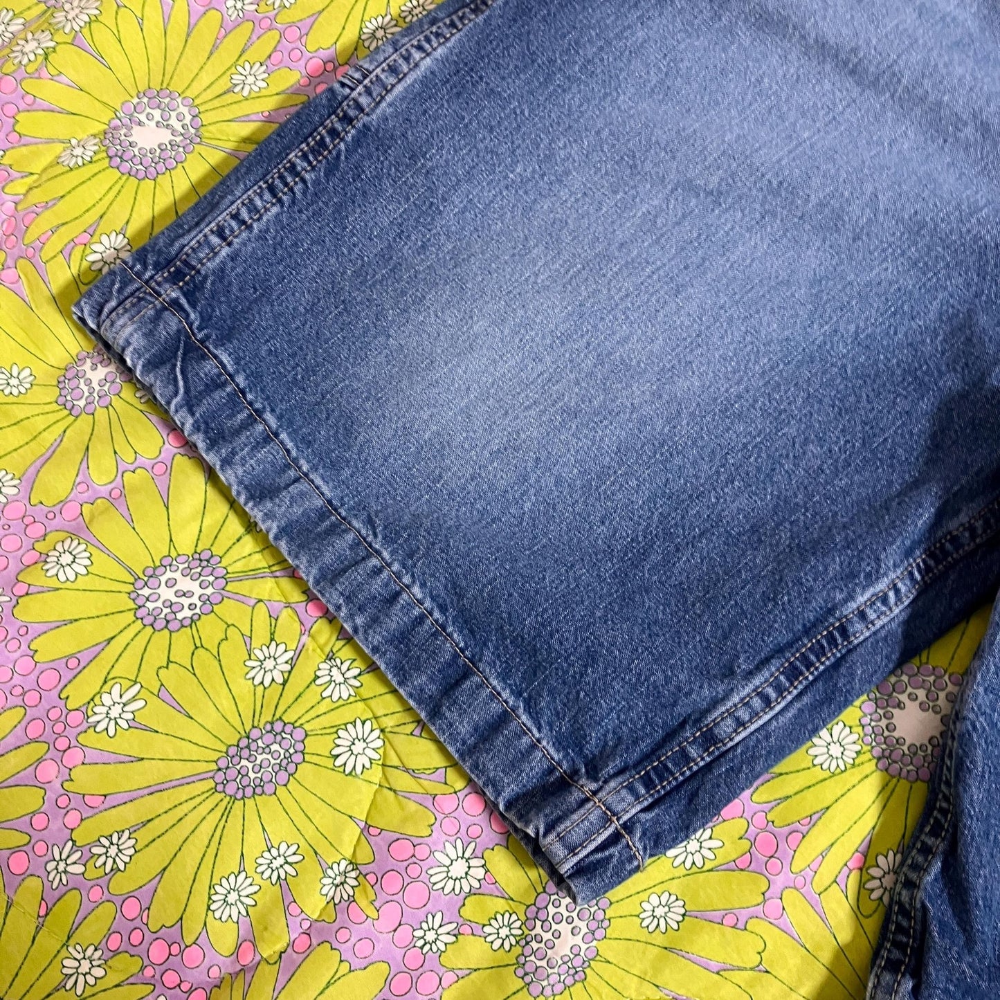 Vintage 90s y2k 31 in-32 in waist denim jean shorts forts high waist waisted fades 1990s dark wash carpenter 2000s Arizona long Bermuda