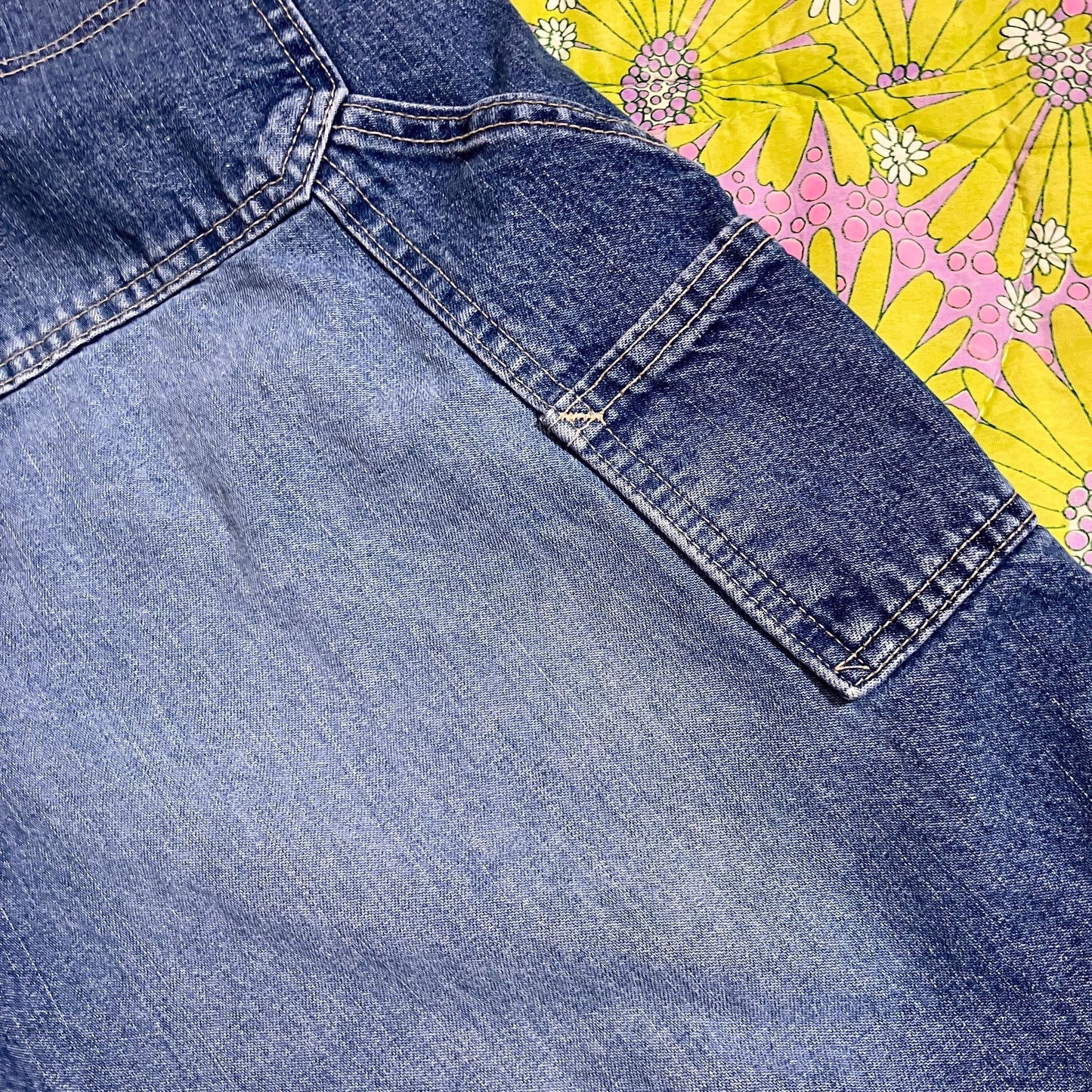 Vintage 90s y2k 31 in-32 in waist denim jean shorts forts high waist waisted fades 1990s dark wash carpenter 2000s Arizona long Bermuda