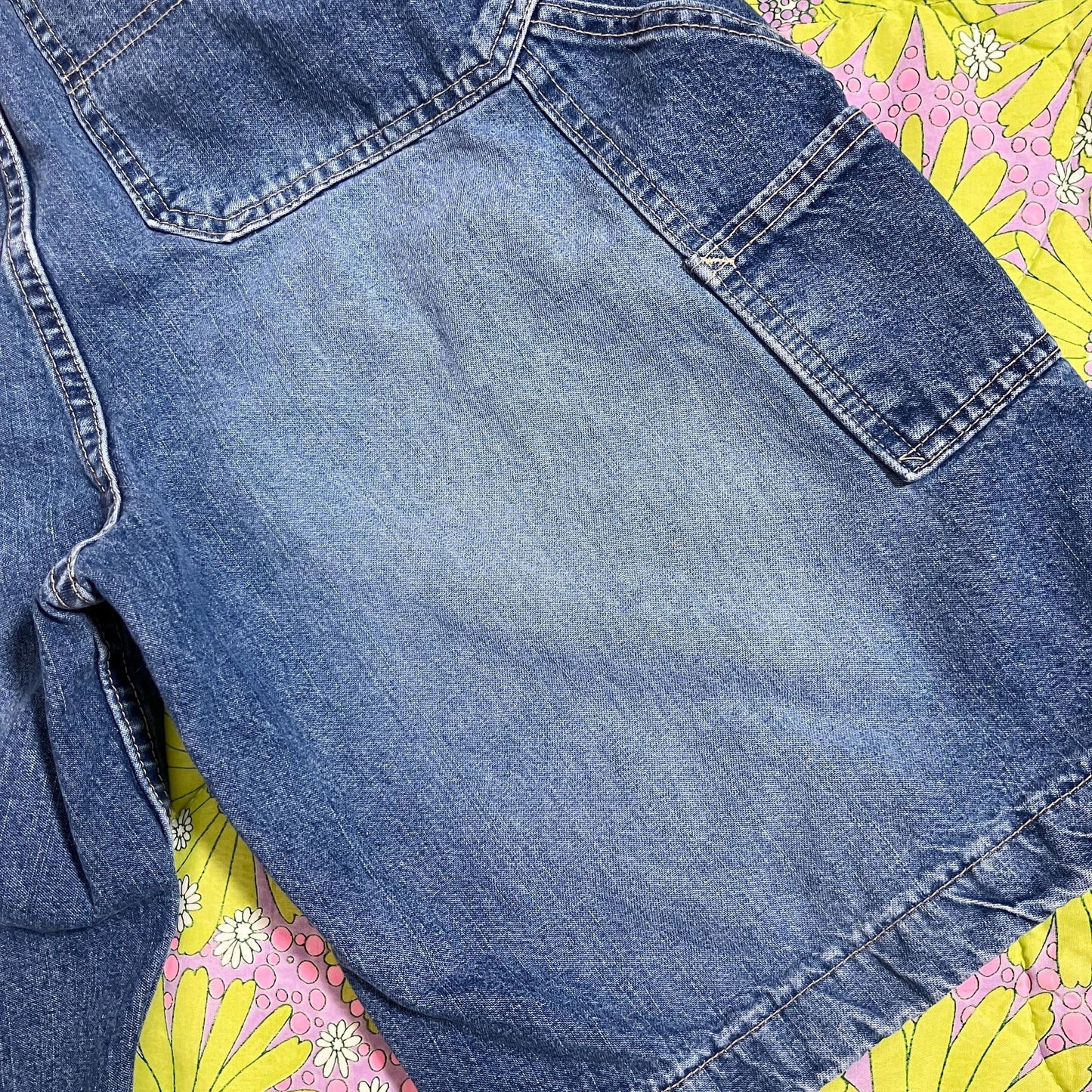 Vintage 90s y2k 31 in-32 in waist denim jean shorts forts high waist waisted fades 1990s dark wash carpenter 2000s Arizona long Bermuda
