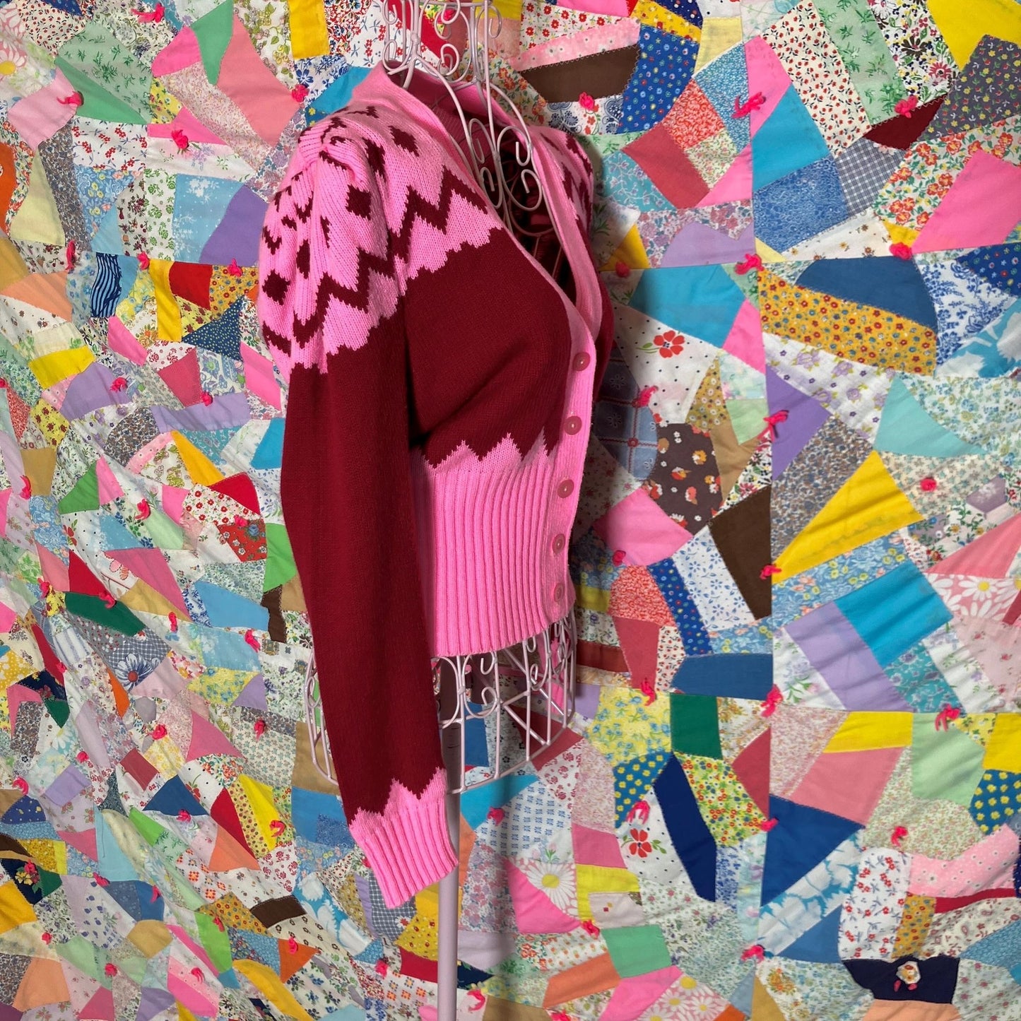 Vintage 70s sweater cardigan XS S chevron bubble gum pink maroon puff sleeve 1970s