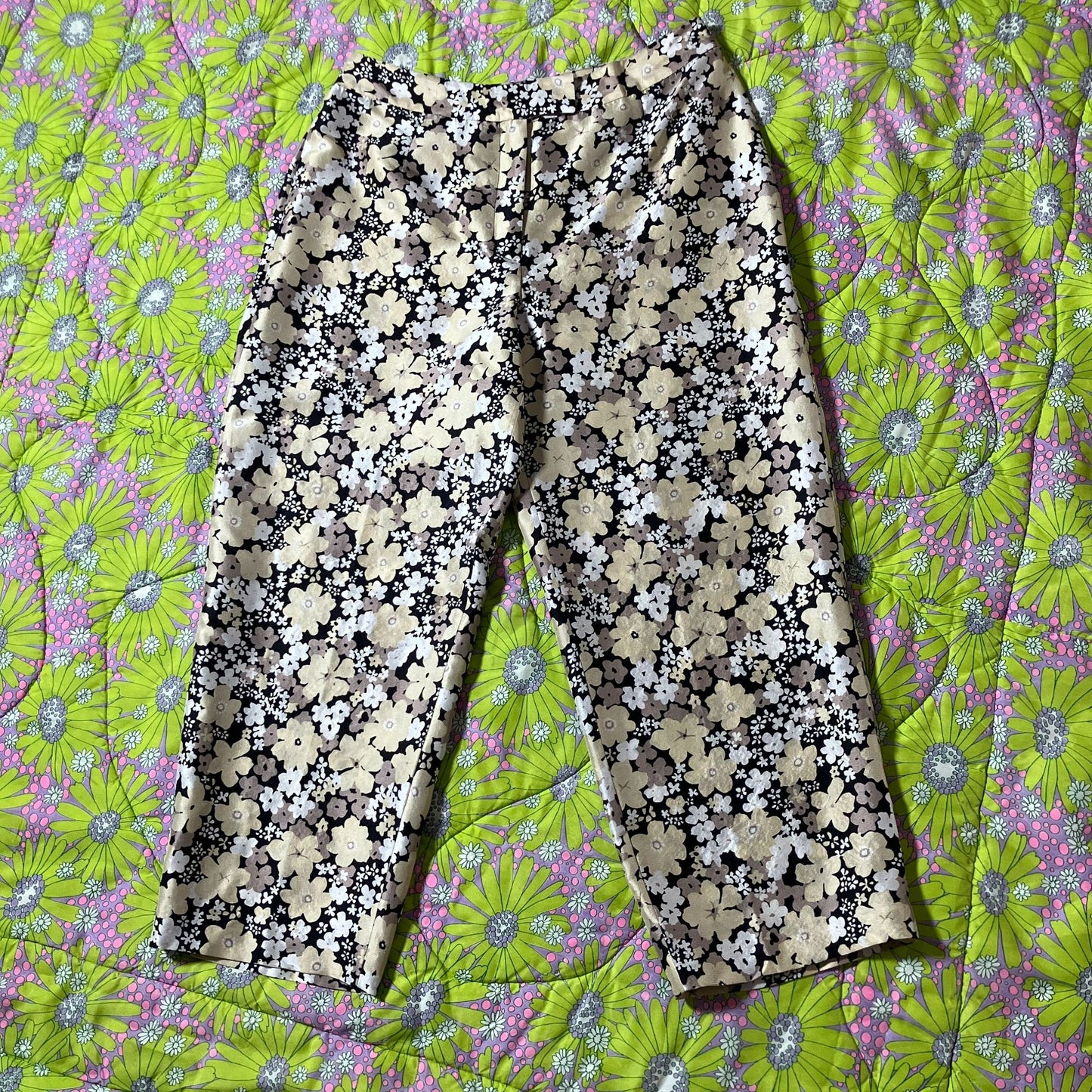 y2k vintage capri floral silk  00s does 60s 2000s L 30 in -31 in beige black silk August Silk