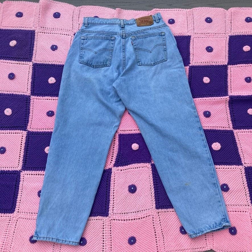 Levis 550 | 32 - 33 |  M- L |vintage high waist mom jeans light wash 90s 1990s short distressed