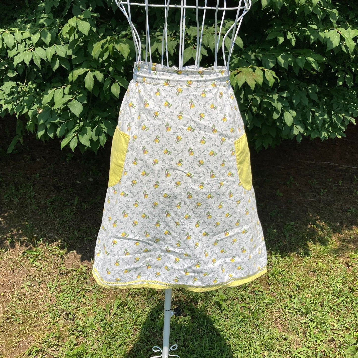 Vintage vtg 60s 70s apron |S-M| half apron pockets yellow white  floral pastel romantic