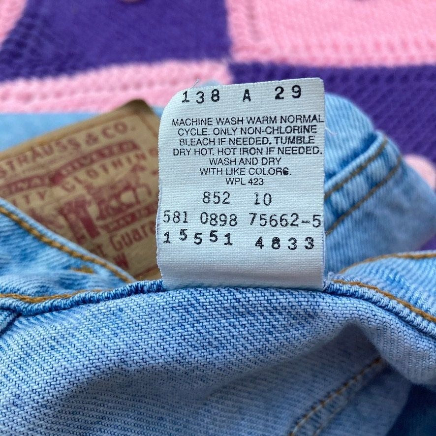 Levis 550 | 32 - 33 |  M- L |vintage high waist mom jeans light wash 90s 1990s short distressed