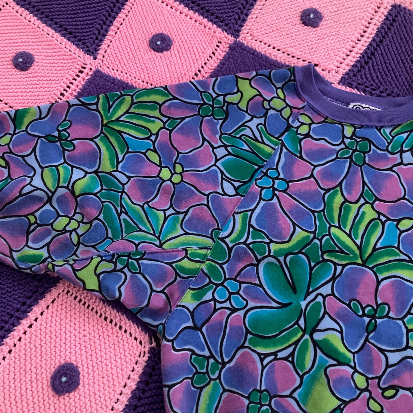Vintage grandma sweatshirt floral graphic |S-M| purple flower pattern all over Pandora