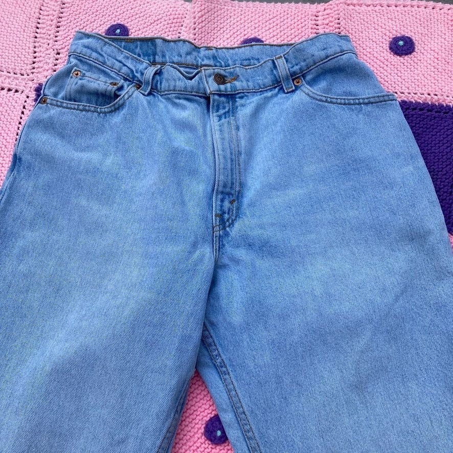 Levis 550 | 32 - 33 |  M- L |vintage high waist mom jeans light wash 90s 1990s short distressed