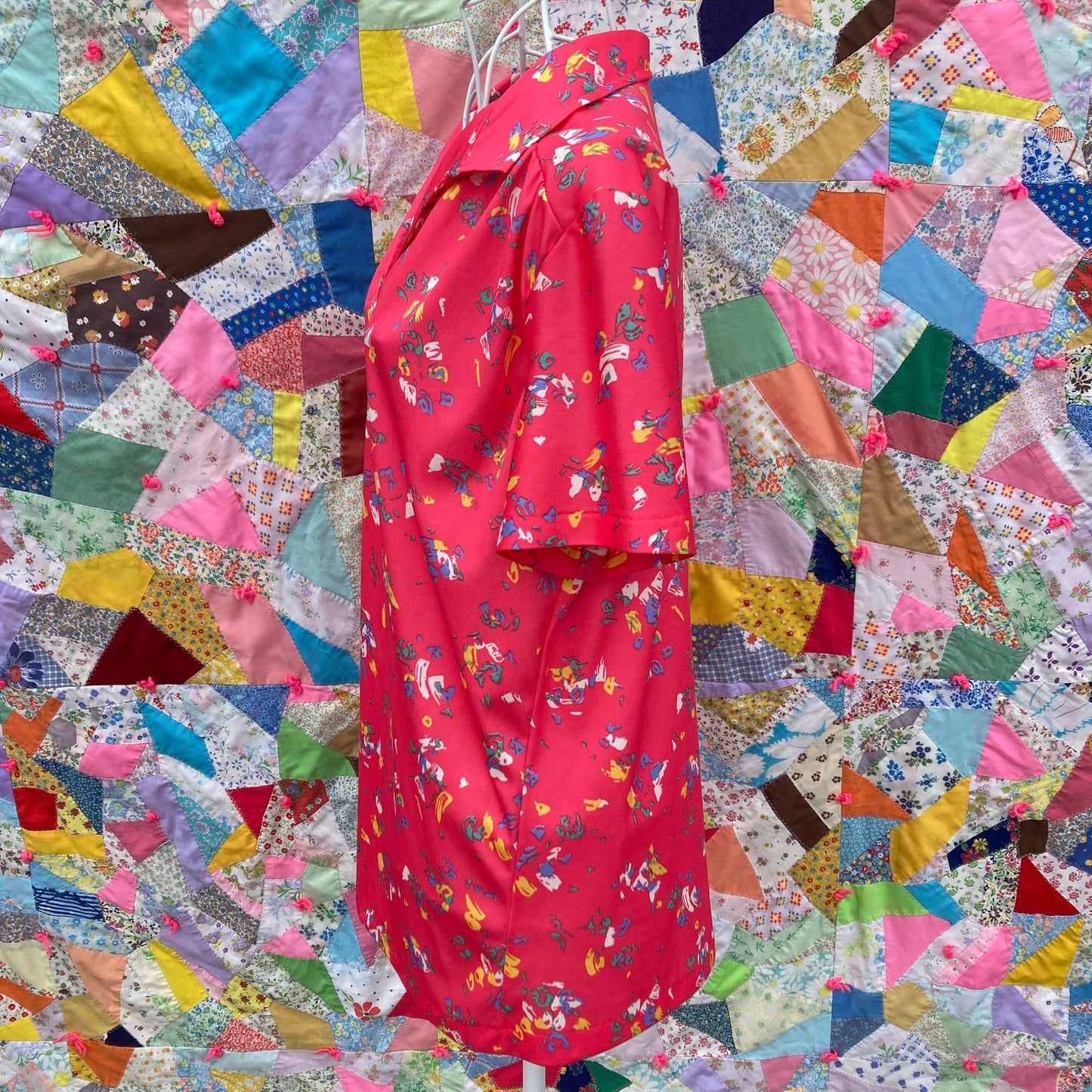 Vintage 70s top blouse collar 1970s short sleeve pink abstract Lewmar Creations