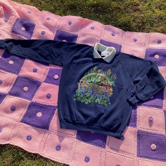 Vintage 80s grandma sweatshirt cottage Morning Sun navy blue floral |M-L| collared 1980s wheel wildflower cattails country