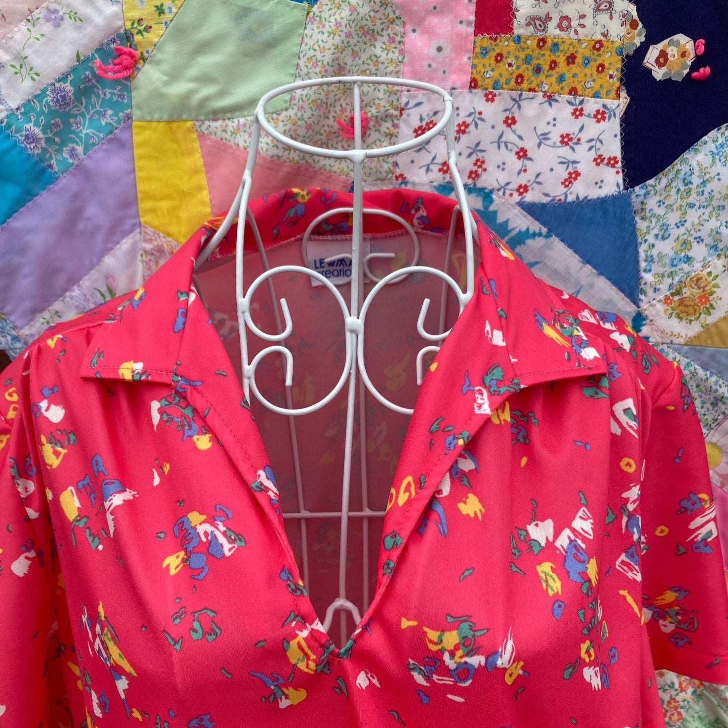 Vintage 70s top blouse collar 1970s short sleeve pink abstract Lewmar Creations