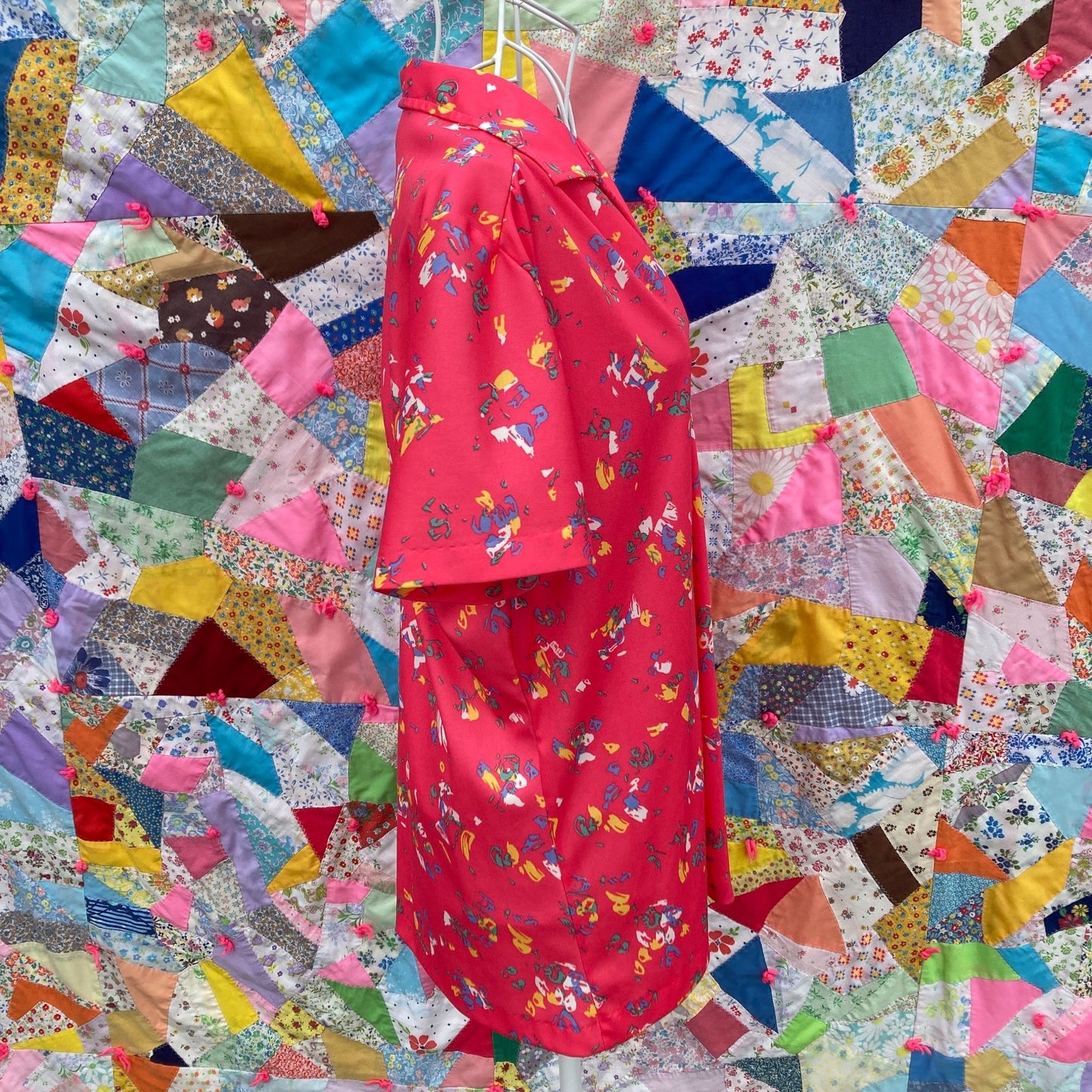 Vintage 70s top blouse collar 1970s short sleeve pink abstract Lewmar Creations