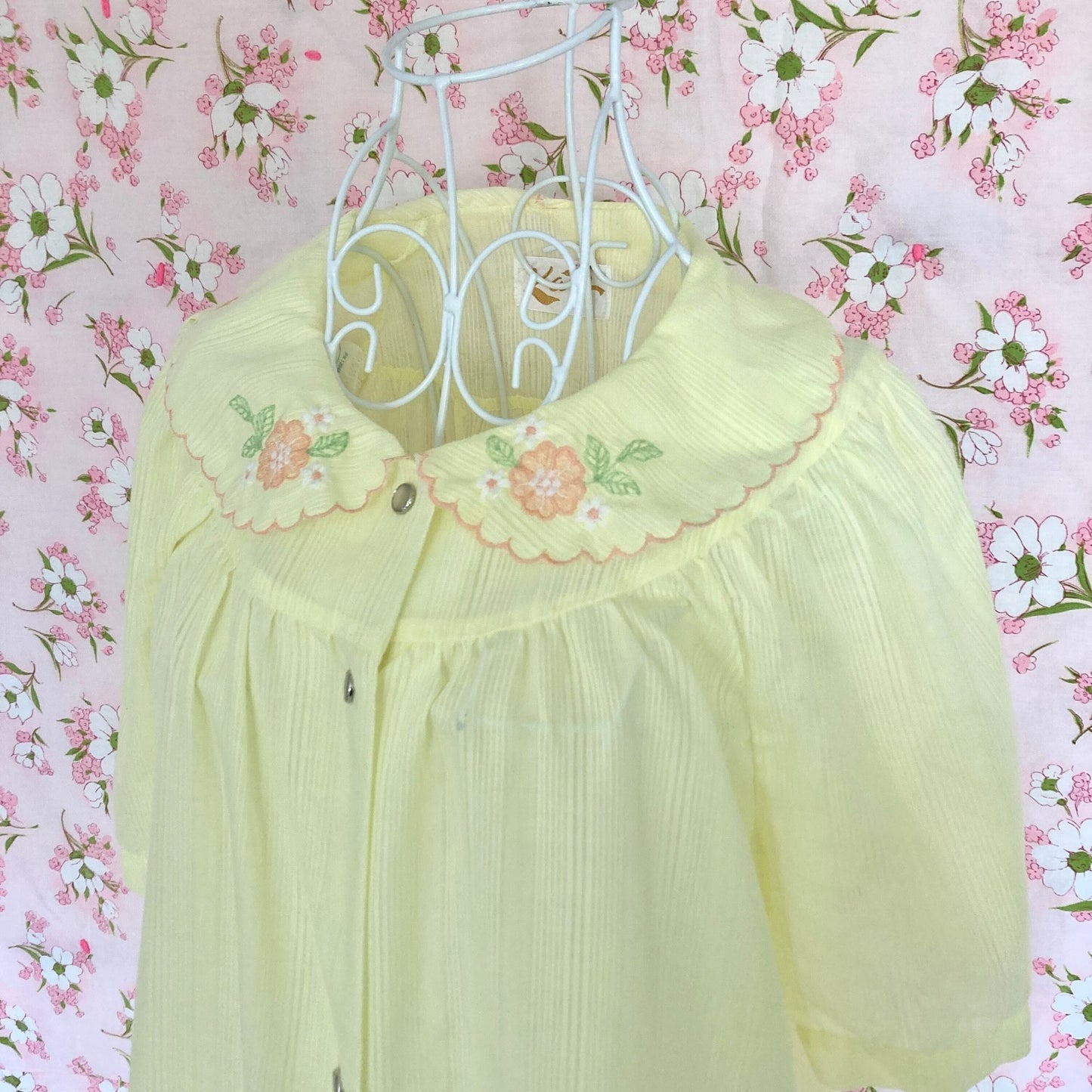 Vintage 70s house dress |S-M|pastel butter yellow short sleeve floral embroidered 1970s retro Katz
