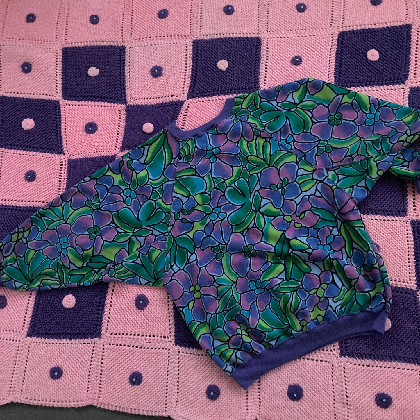 Vintage grandma sweatshirt floral graphic |S-M| purple flower pattern all over Pandora