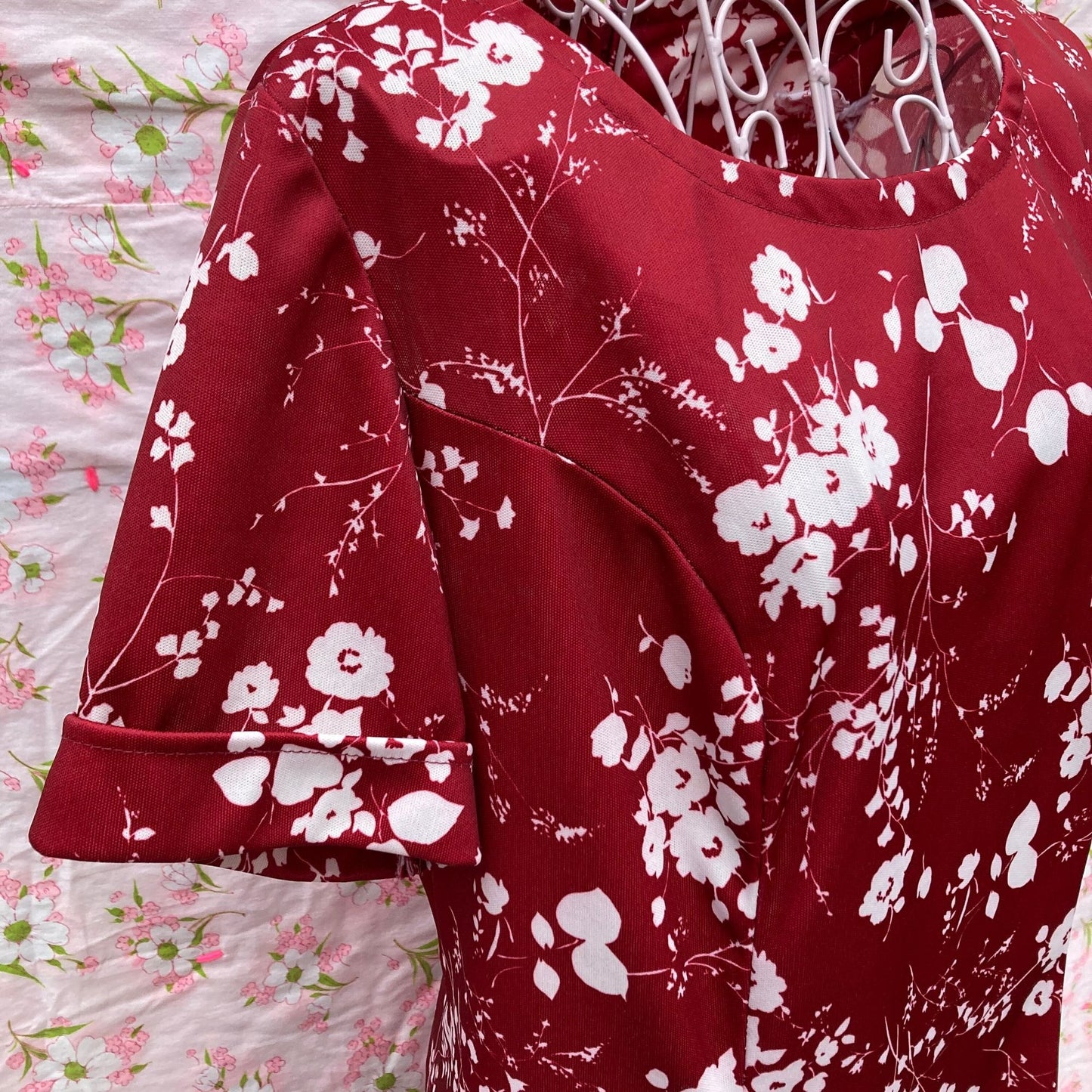 70s  dress maroon red white floral 1970s | S - M |  retro mod shift wine Holly Hill