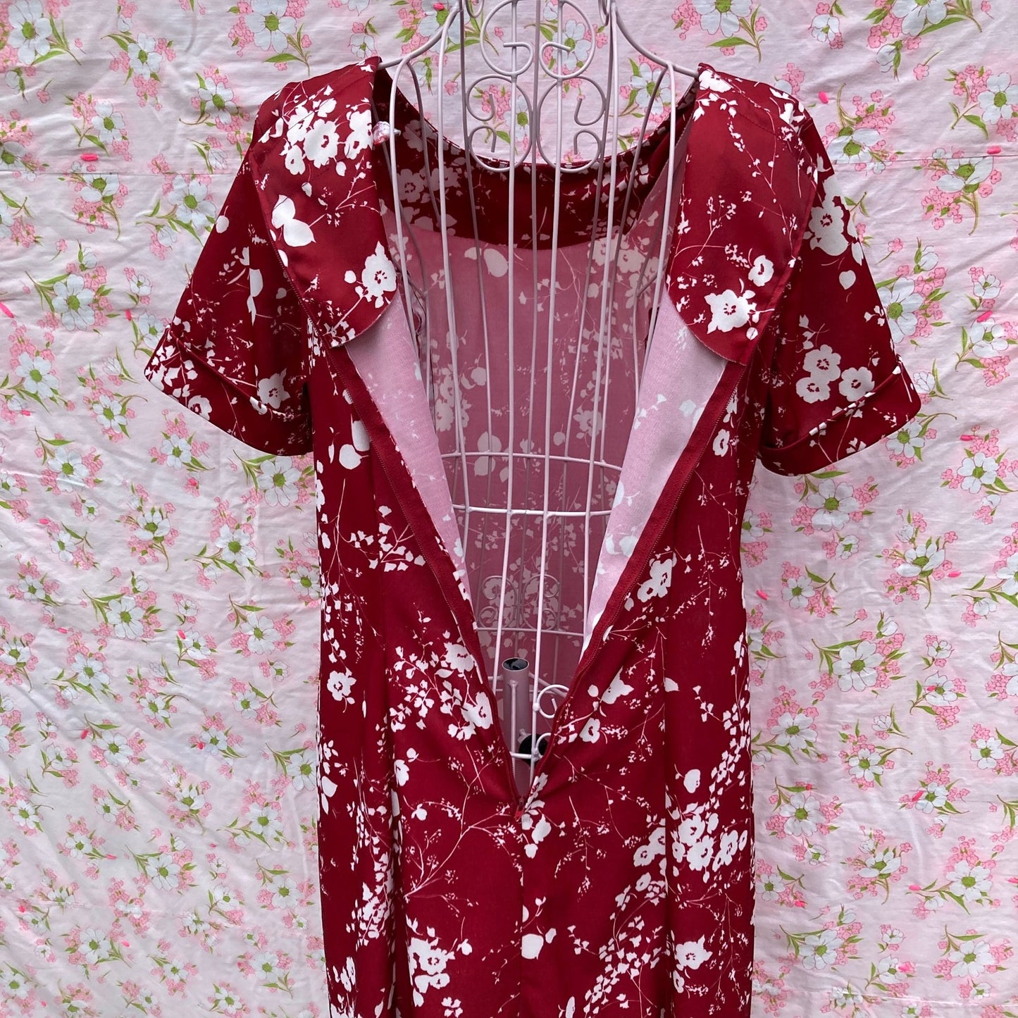 70s  dress maroon red white floral 1970s | S - M |  retro mod shift wine Holly Hill