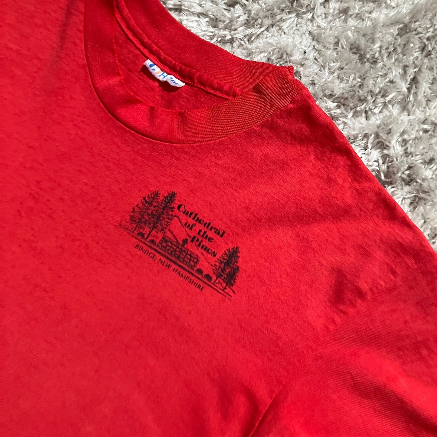 Vintage 80s 90s  t shirt  short sleeve paper thin cathedral of the pines NH  | M-L | red black Hanes