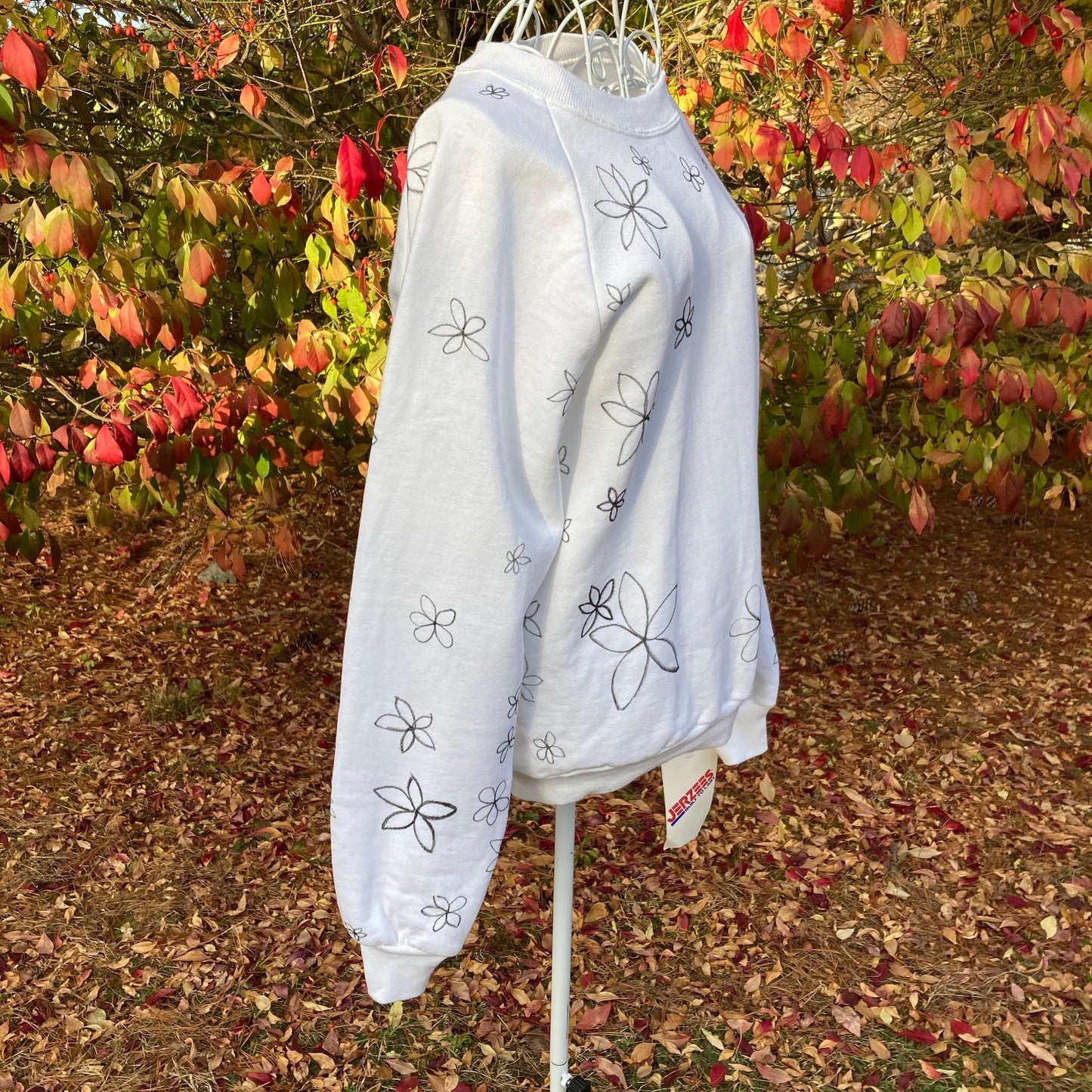 Vintage 80s 90s reworked sweatshirt |XS-M| black white all over floral graphic hand drawn deadstock  raglan usa made 1980s 50/50 Jerzees