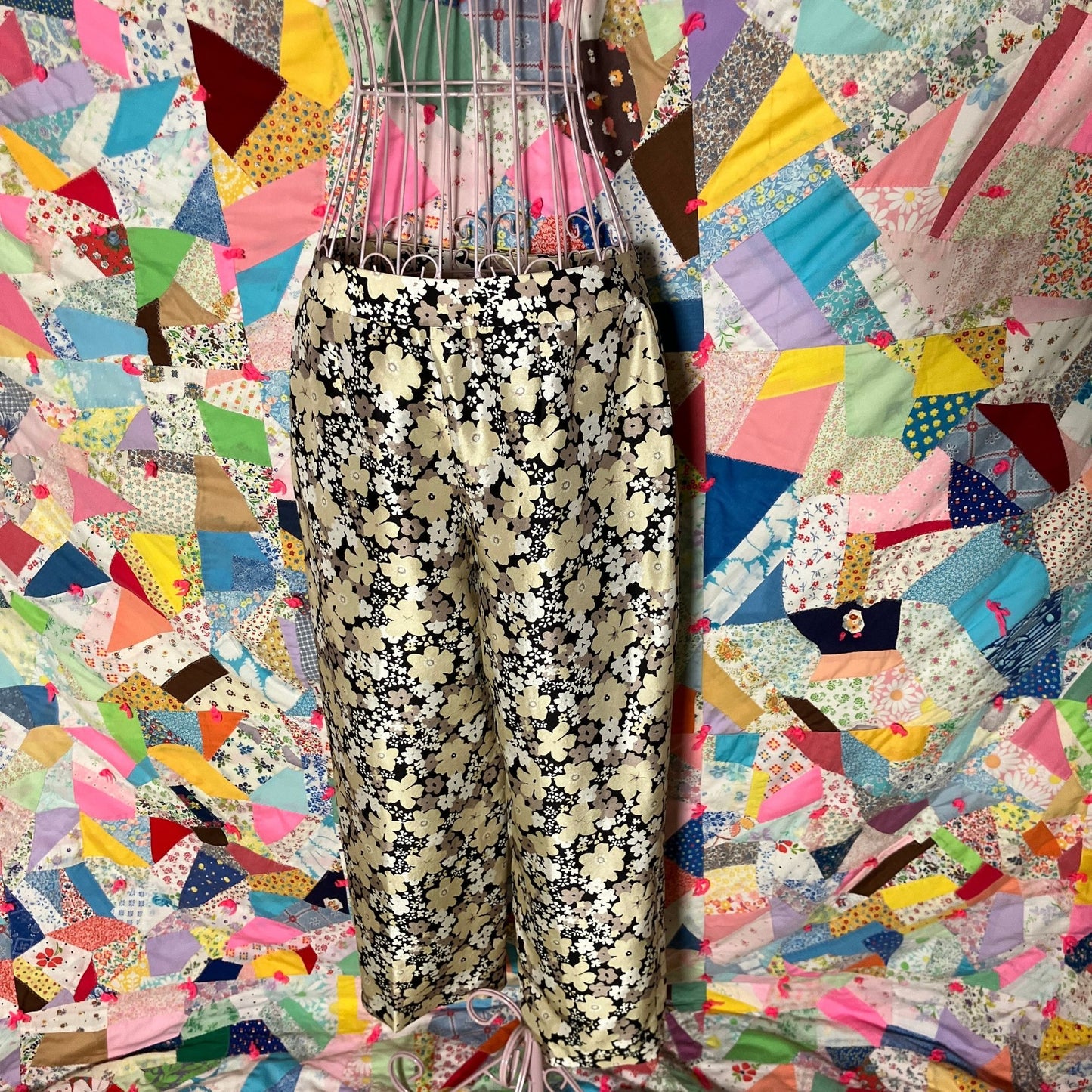 y2k vintage capri floral silk  00s does 60s 2000s L 30 in -31 in beige black silk August Silk