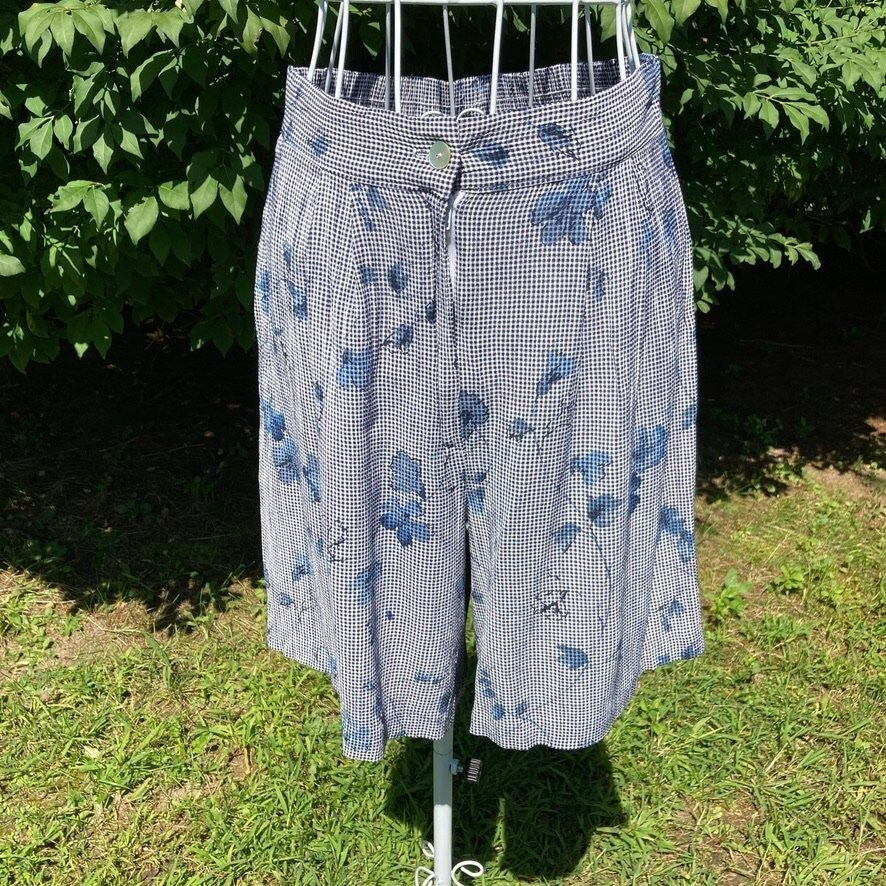 Vintage 80s 90s shorts and top matching set | XS-S  |  blue white 1990s  two piece Maggie Lawrence floral checkered