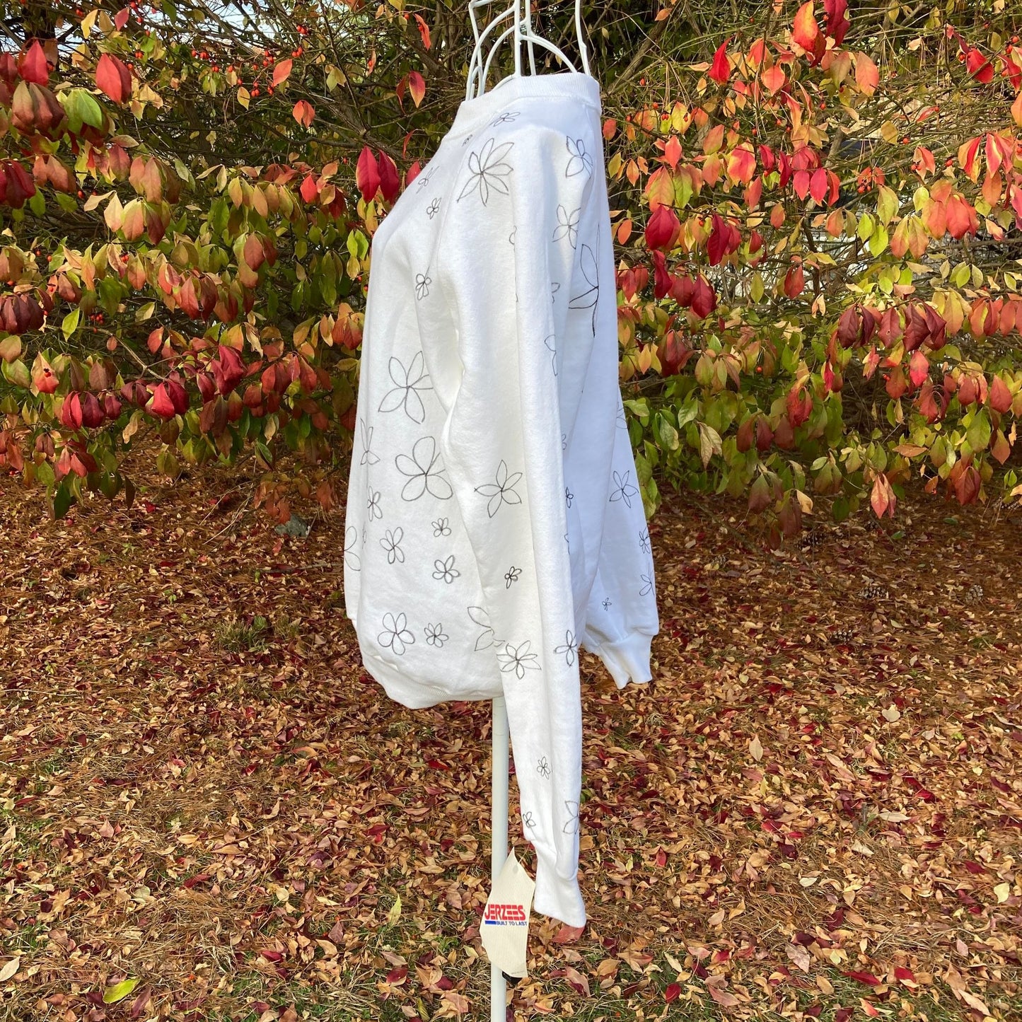 Vintage 80s 90s reworked sweatshirt |XS-M| black white all over floral graphic hand drawn deadstock  raglan usa made 1980s 50/50 Jerzees