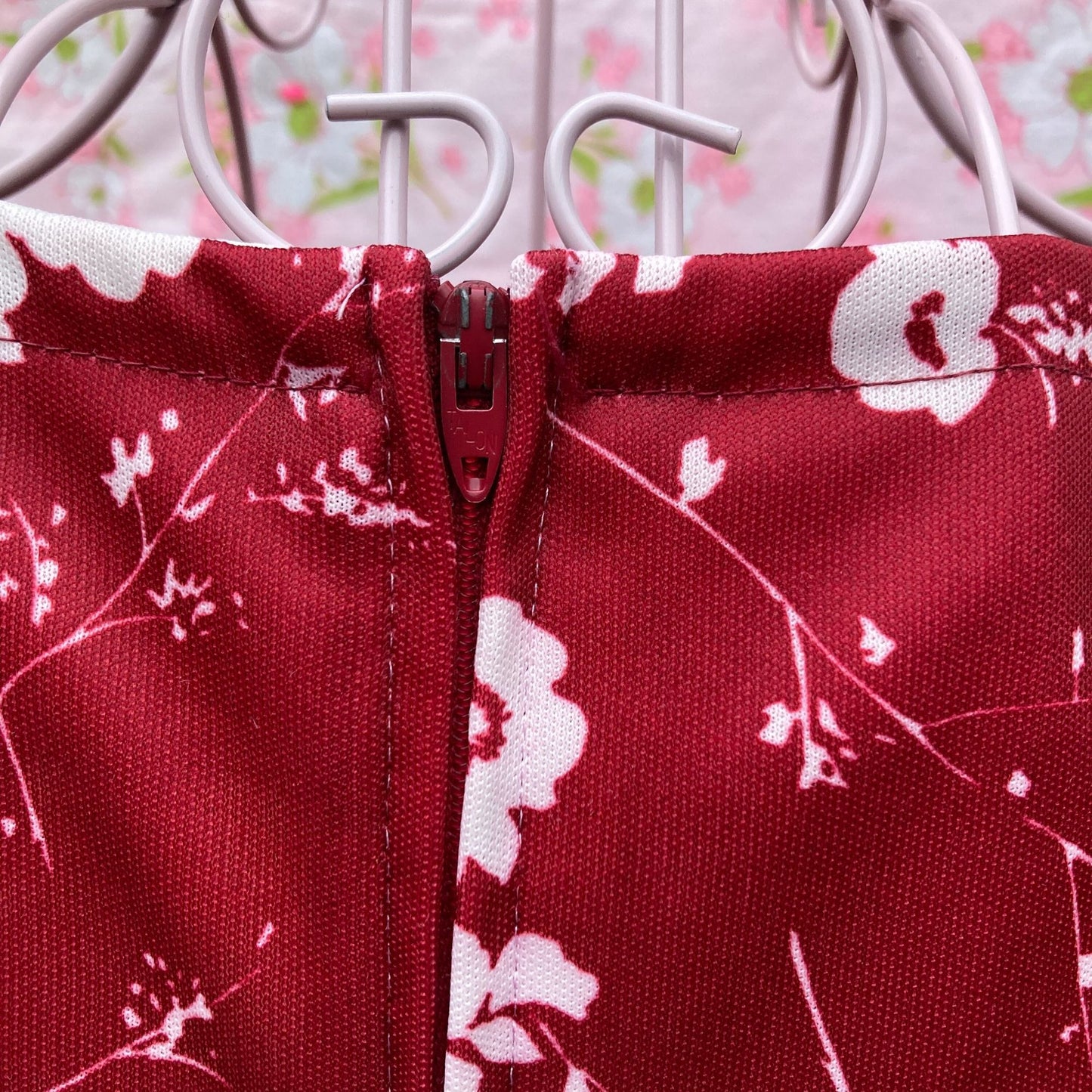 70s  dress maroon red white floral 1970s | S - M |  retro mod shift wine Holly Hill