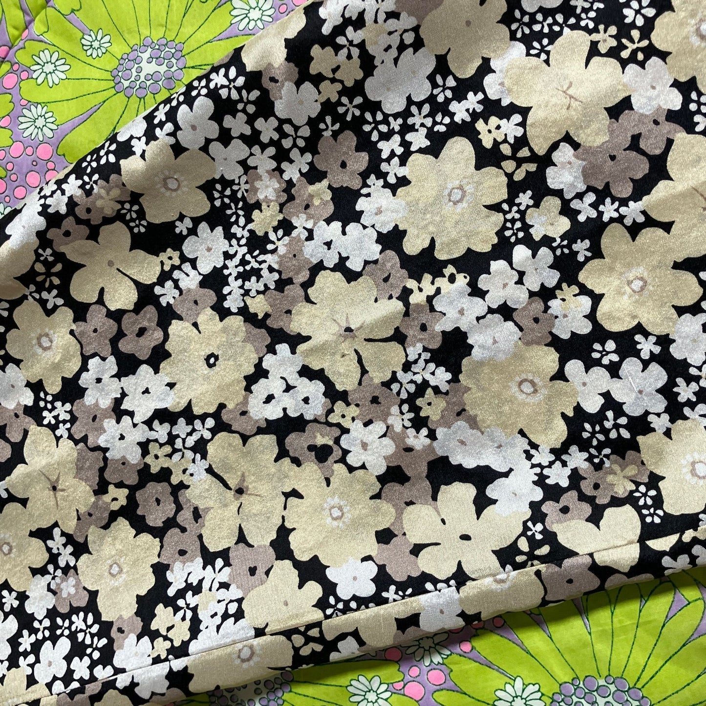 y2k vintage capri floral silk  00s does 60s 2000s L 30 in -31 in beige black silk August Silk