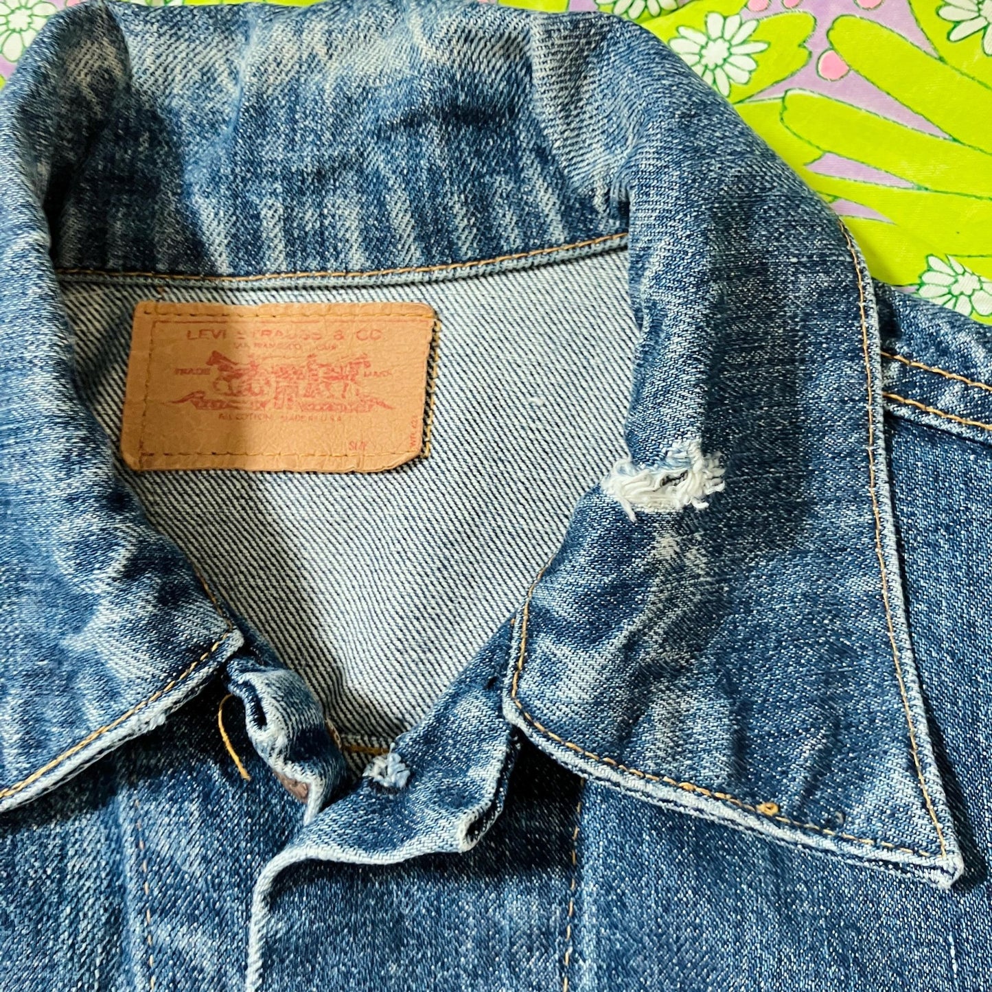 Vintage 80s Levi's jean jacket distressed made in USA dark wash |S - M | cotton trucker denim