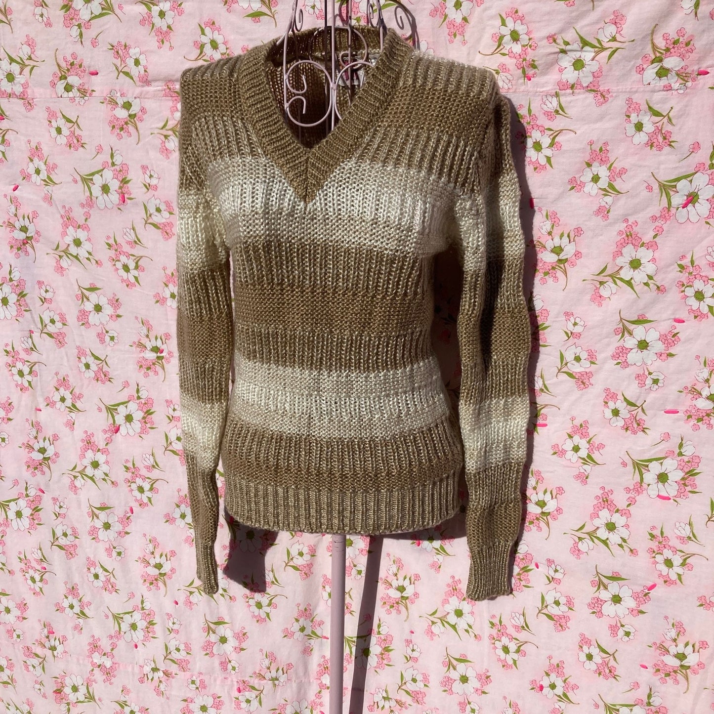 Vintage 70s sweater  | XS - S |oat meal  v neck beige cream striped Three Feet Off
